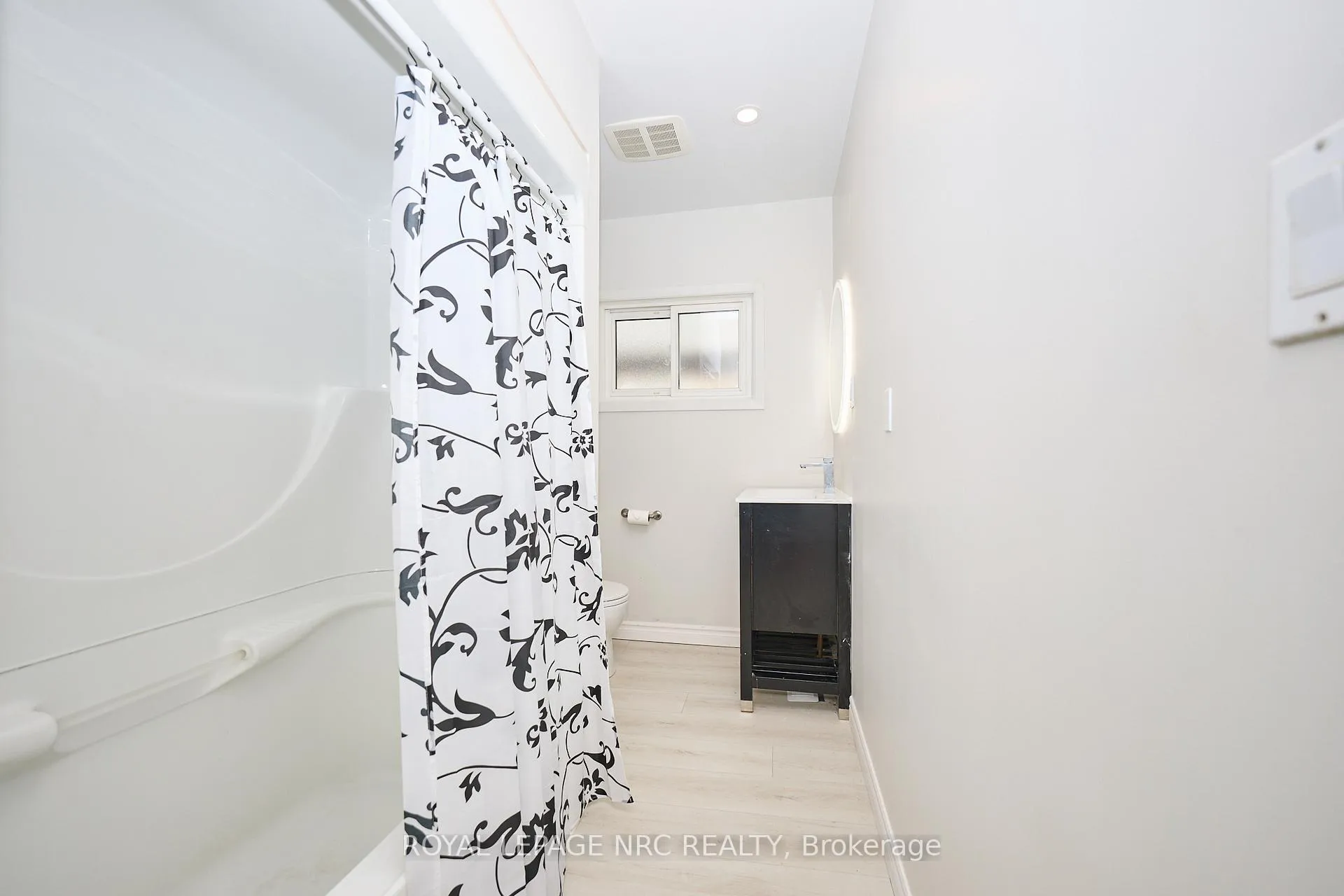Photo 13 of 10 Fairburn Avenue, St. Catharines, Burleigh Hill — HOMEH