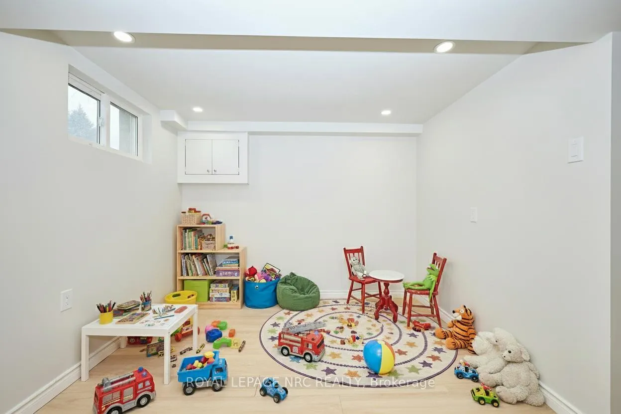 Photo 17 of 10 Fairburn Avenue, St. Catharines, Burleigh Hill — HOMEH