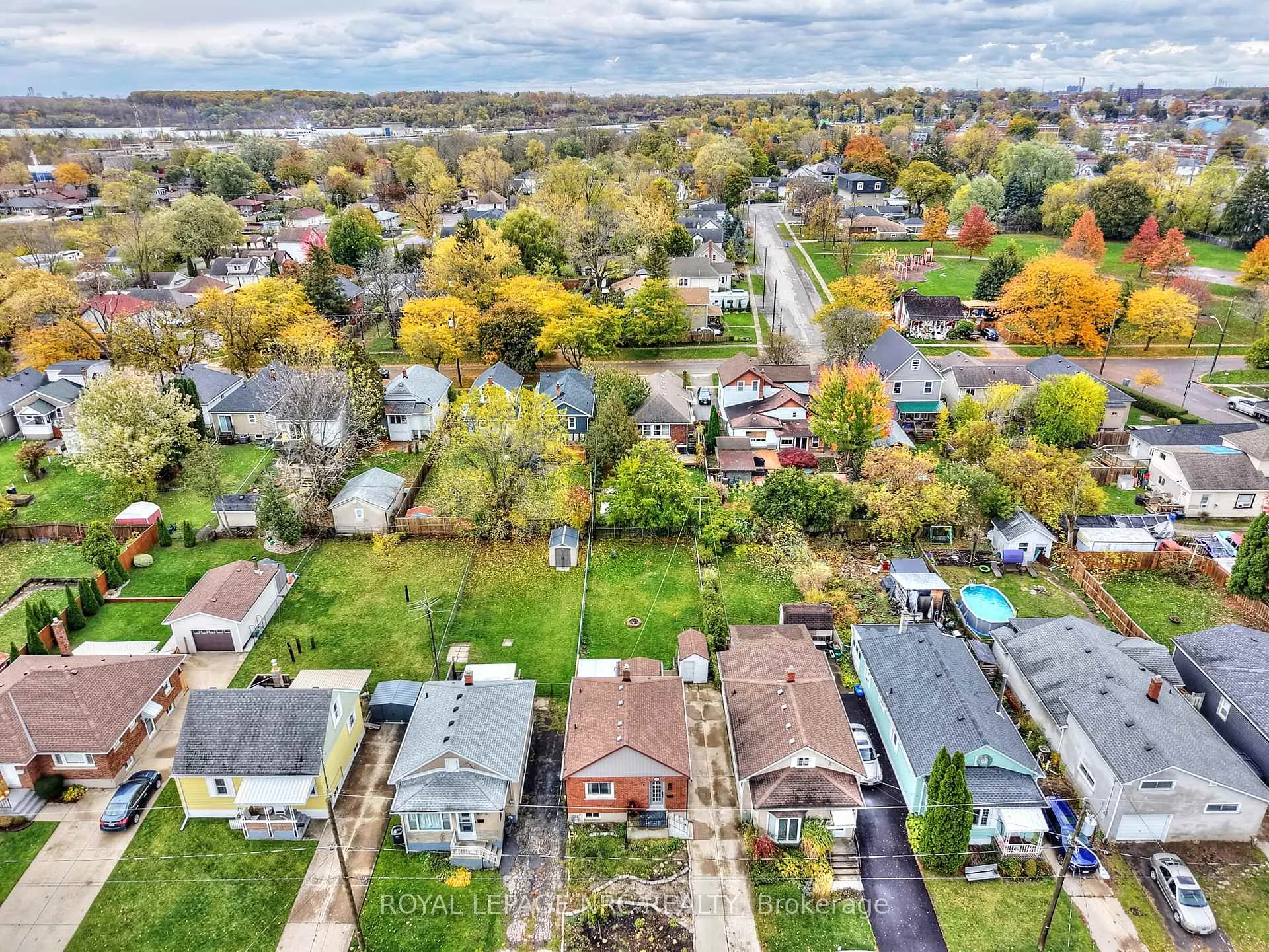 Photo 31 of 10 Fairburn Avenue, St. Catharines, Burleigh Hill — HOMEH