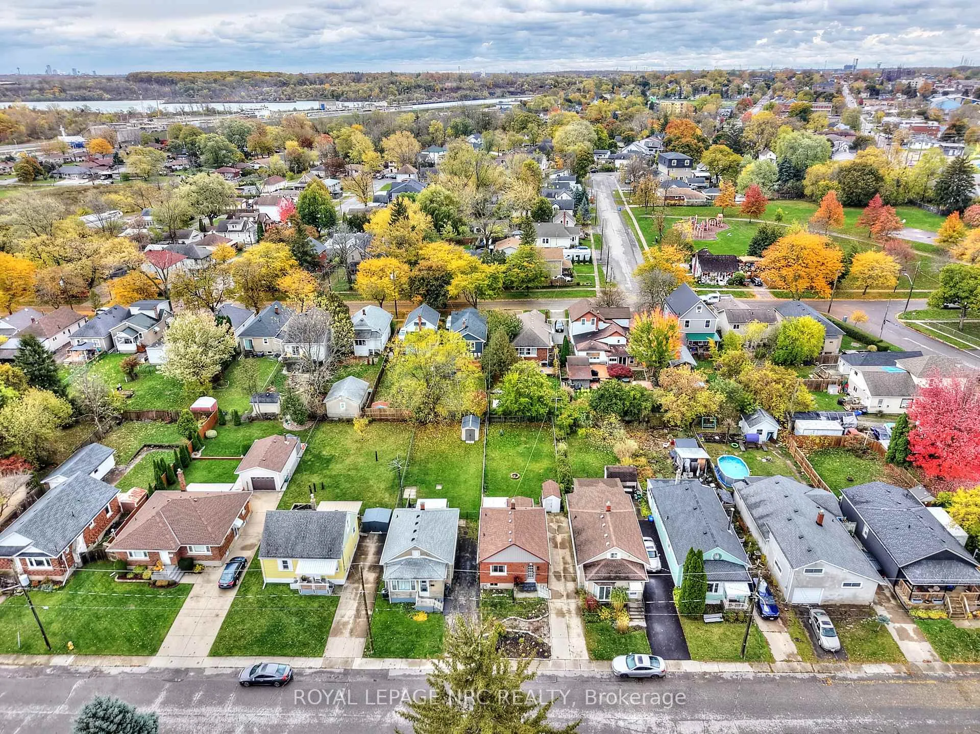 Photo 32 of 10 Fairburn Avenue, St. Catharines, Burleigh Hill — HOMEH