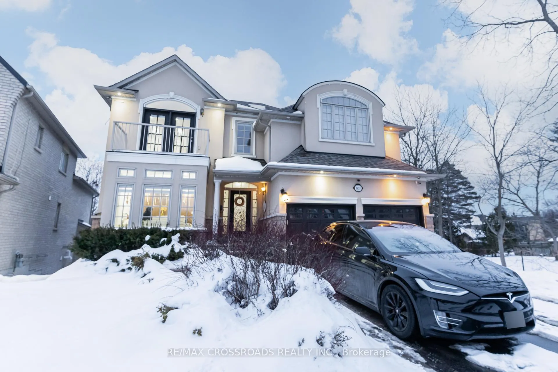 Front of 1653 Goldenridge Road