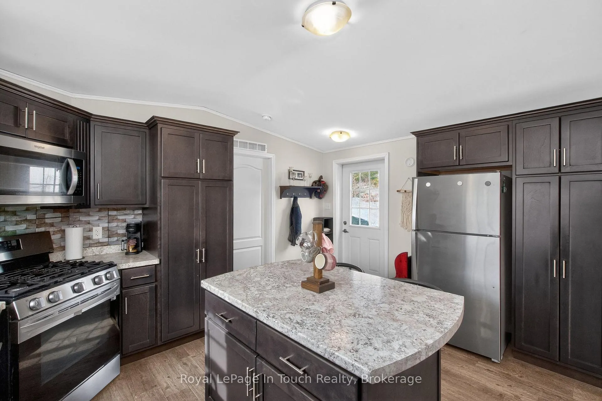 Photo 6 of 9732 93 Highway, Midland — HOMEH