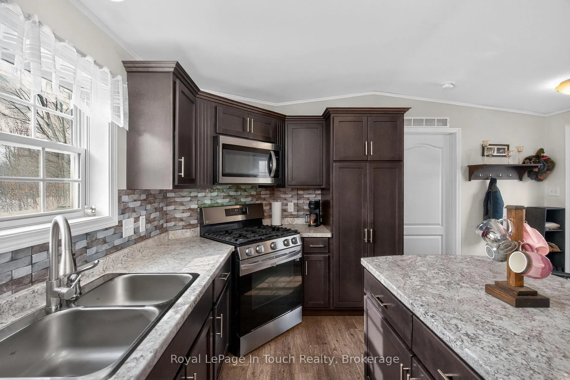 Photo 8 of 9732 93 Highway, Midland — HOMEH