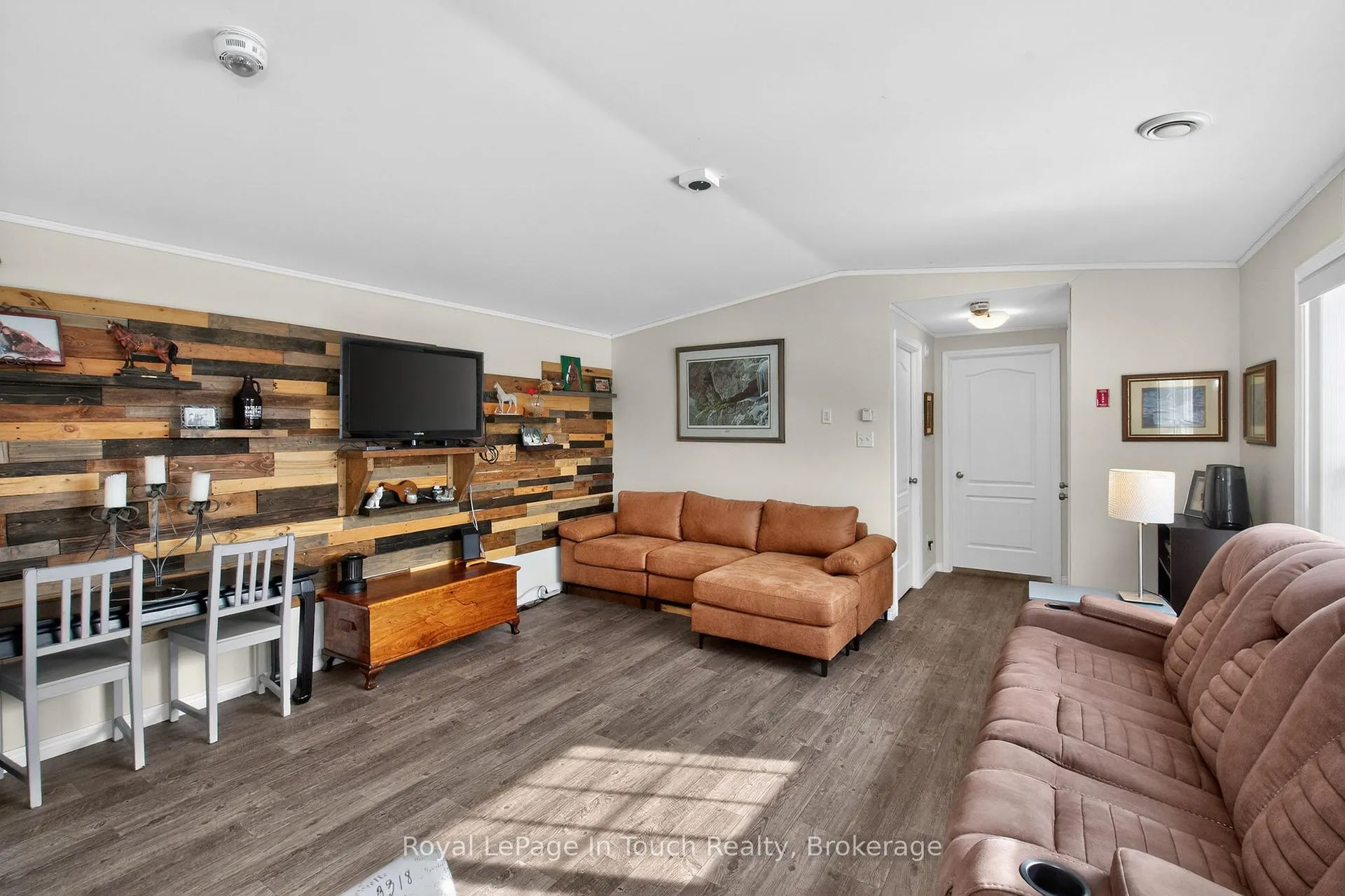 Photo 17 of 9732 93 Highway, Midland — HOMEH