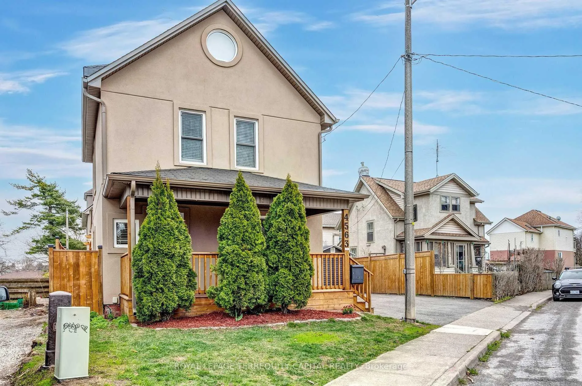 Photo 1 of 4563 Ryerson Crescent, Niagara Falls, Downtown — HOMEH