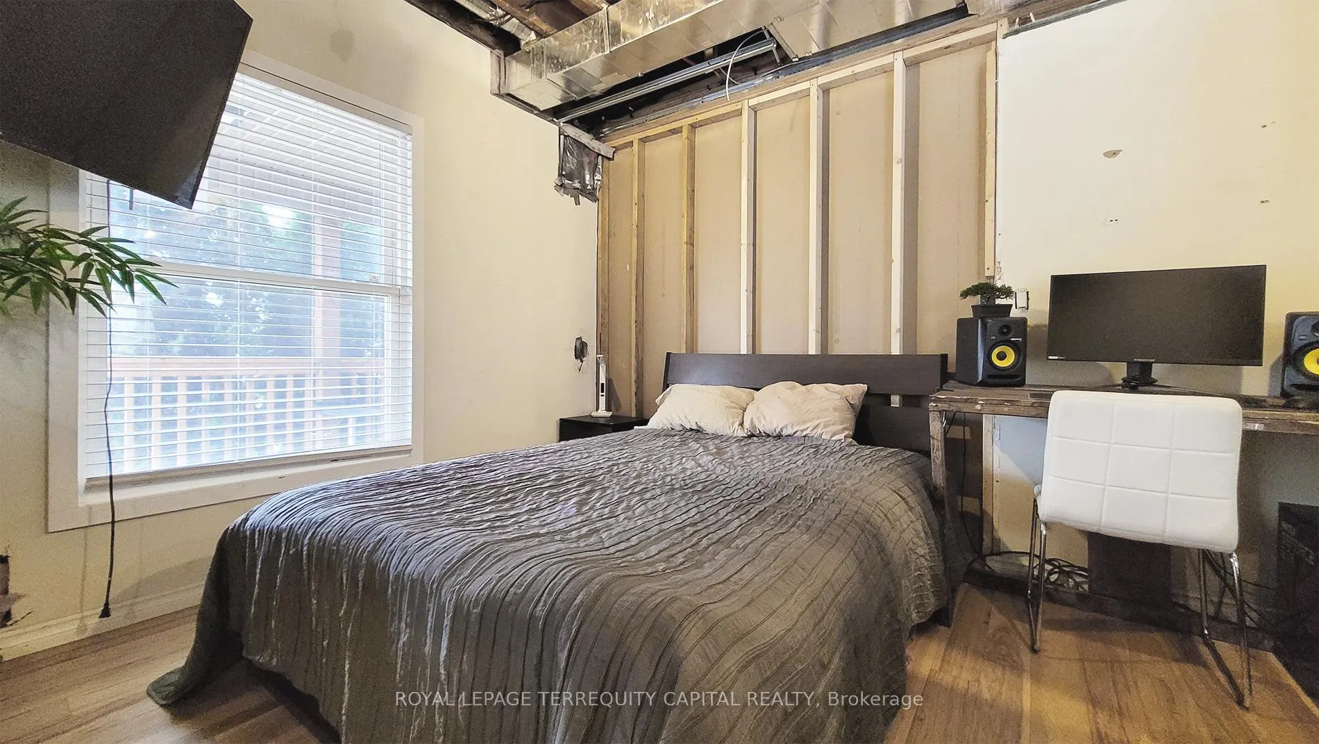 Photo 7 of 4563 Ryerson Crescent, Niagara Falls, Downtown — HOMEH