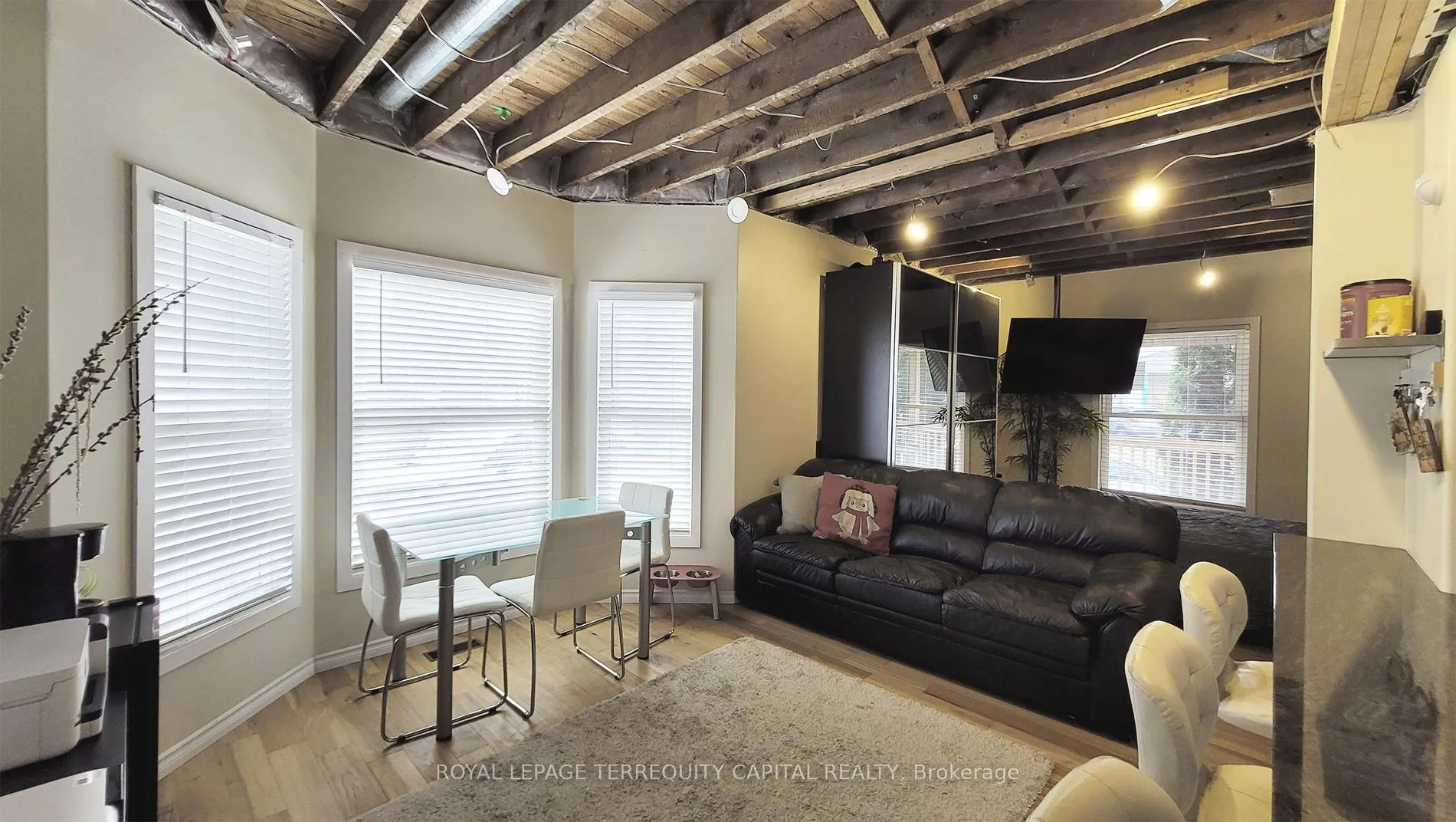 Photo 9 of 4563 Ryerson Crescent, Niagara Falls, Downtown — HOMEH