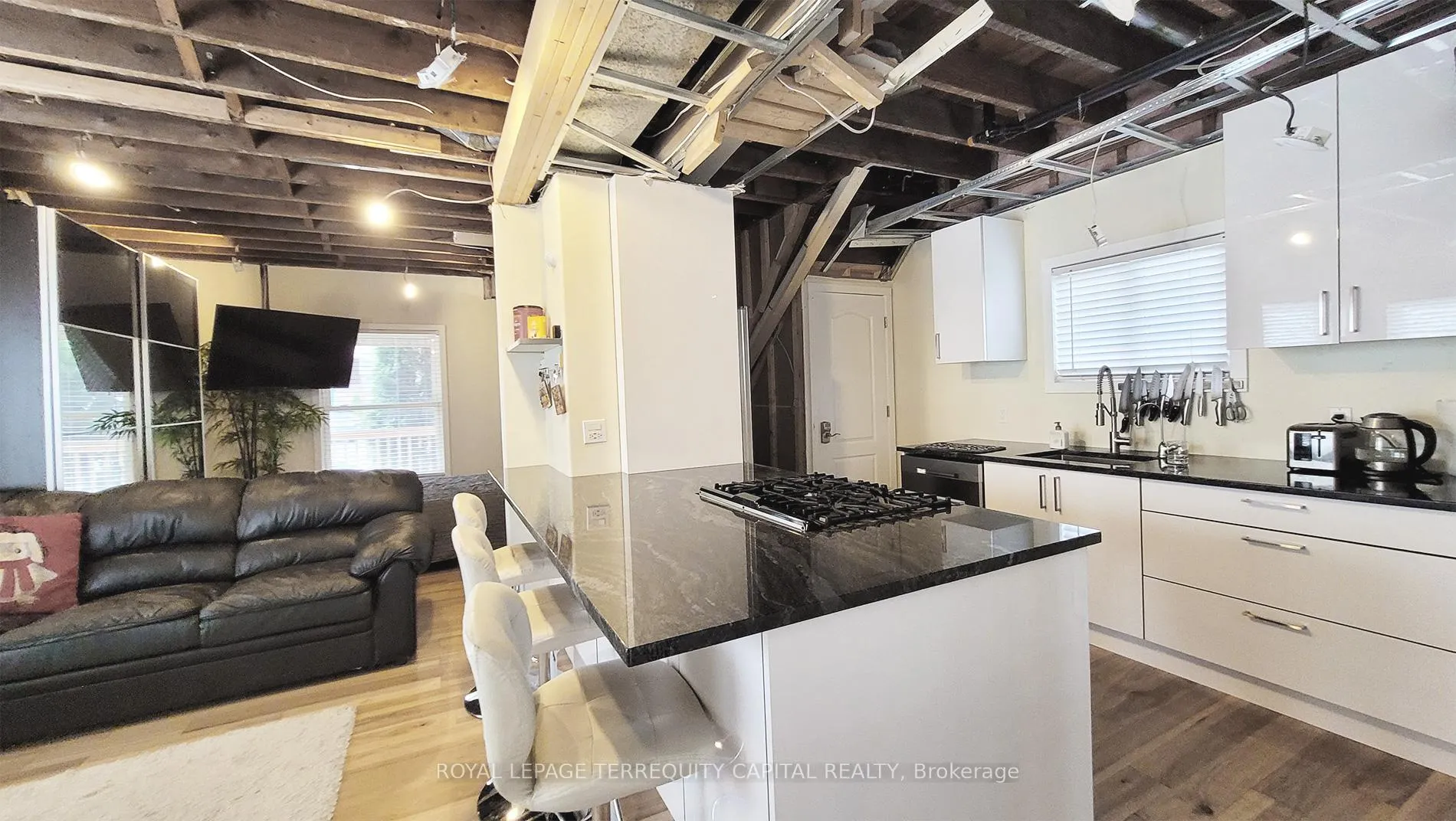 Photo 10 of 4563 Ryerson Crescent, Niagara Falls, Downtown — HOMEH