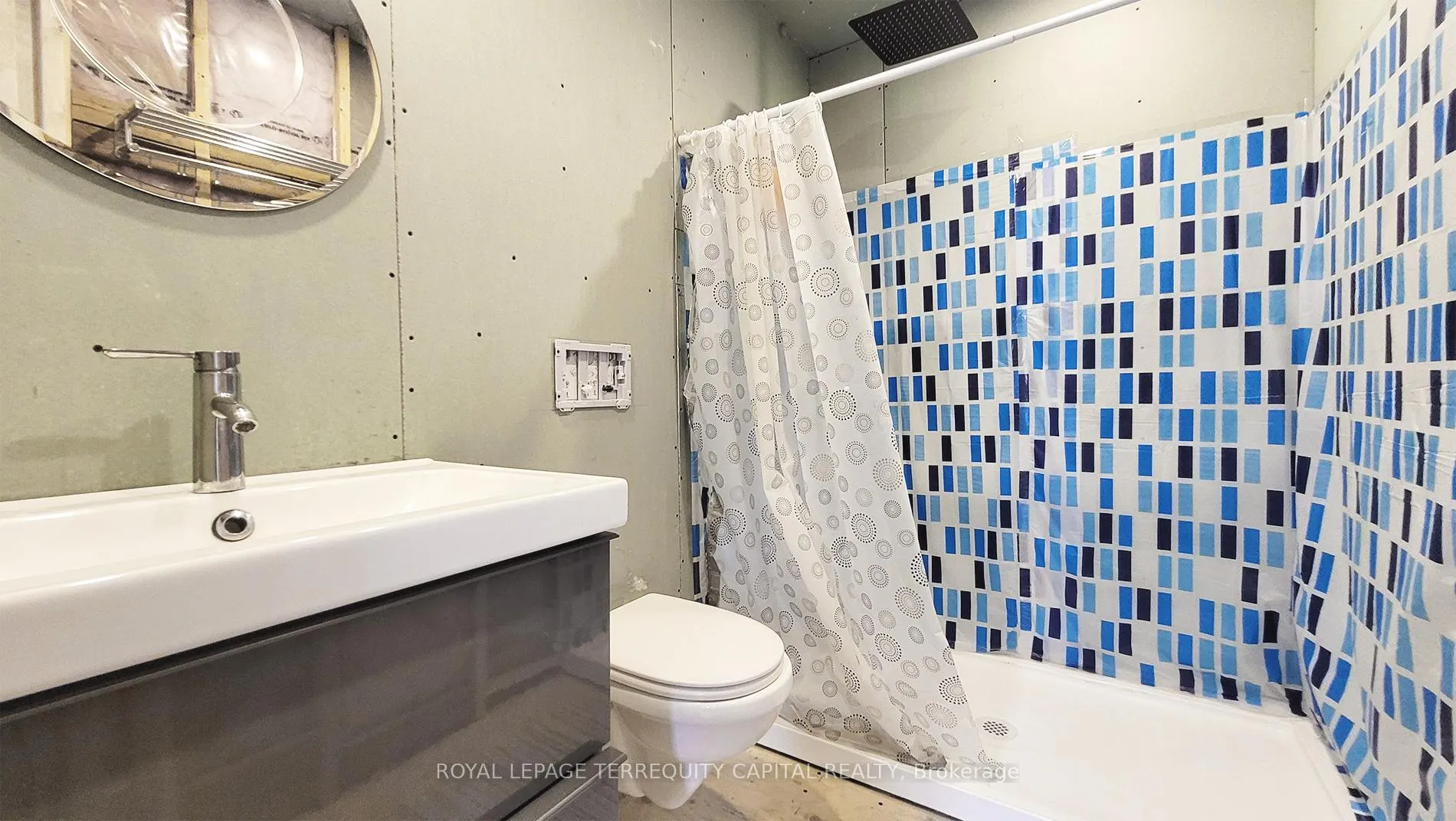 Photo 16 of 4563 Ryerson Crescent, Niagara Falls, Downtown — HOMEH