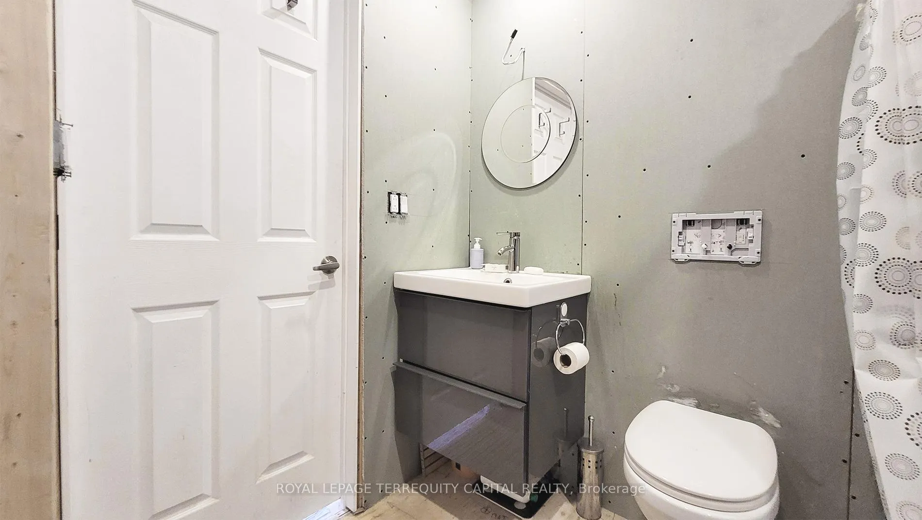 Photo 17 of 4563 Ryerson Crescent, Niagara Falls, Downtown — HOMEH