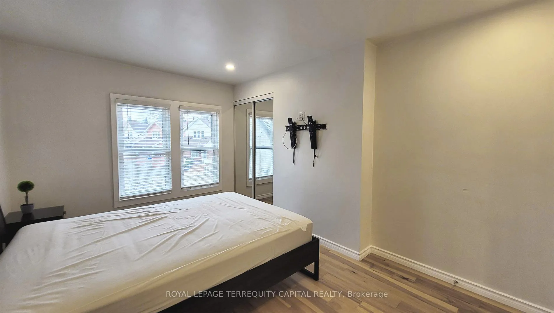 Photo 26 of 4563 Ryerson Crescent, Niagara Falls, Downtown — HOMEH