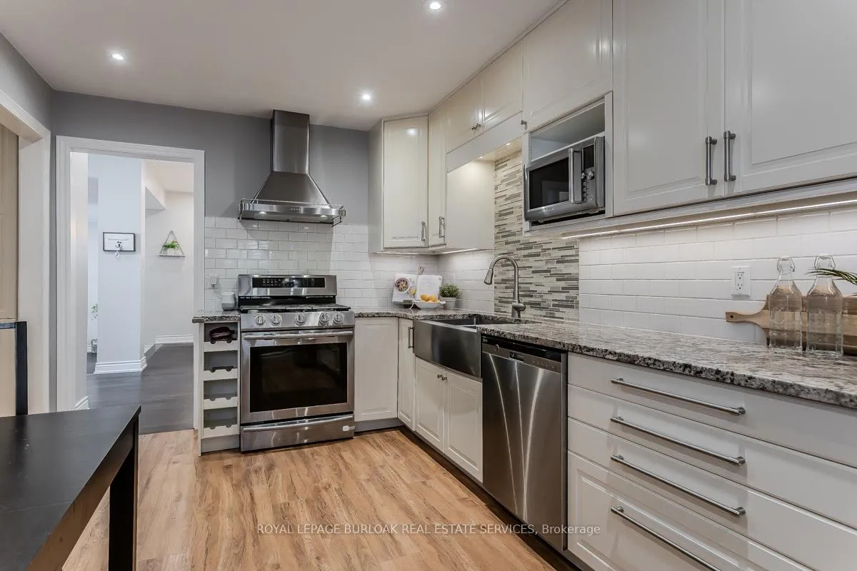 Photo 10 of 2360 Cavendish Drive, Burlington, Brant Hills — HOMEH