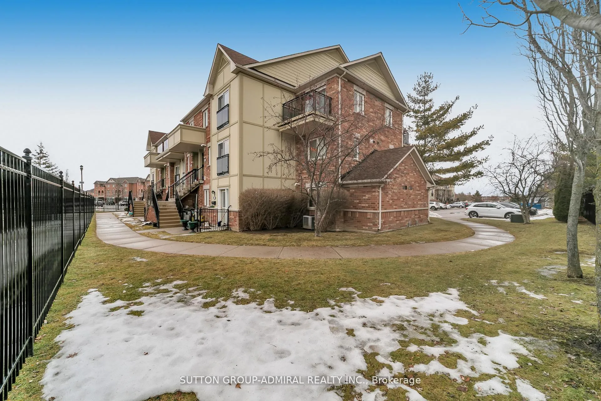 Photo 2 of Unit 52, 2265 Bur Oak Avenue, Markham, Greensborough — HOMEH