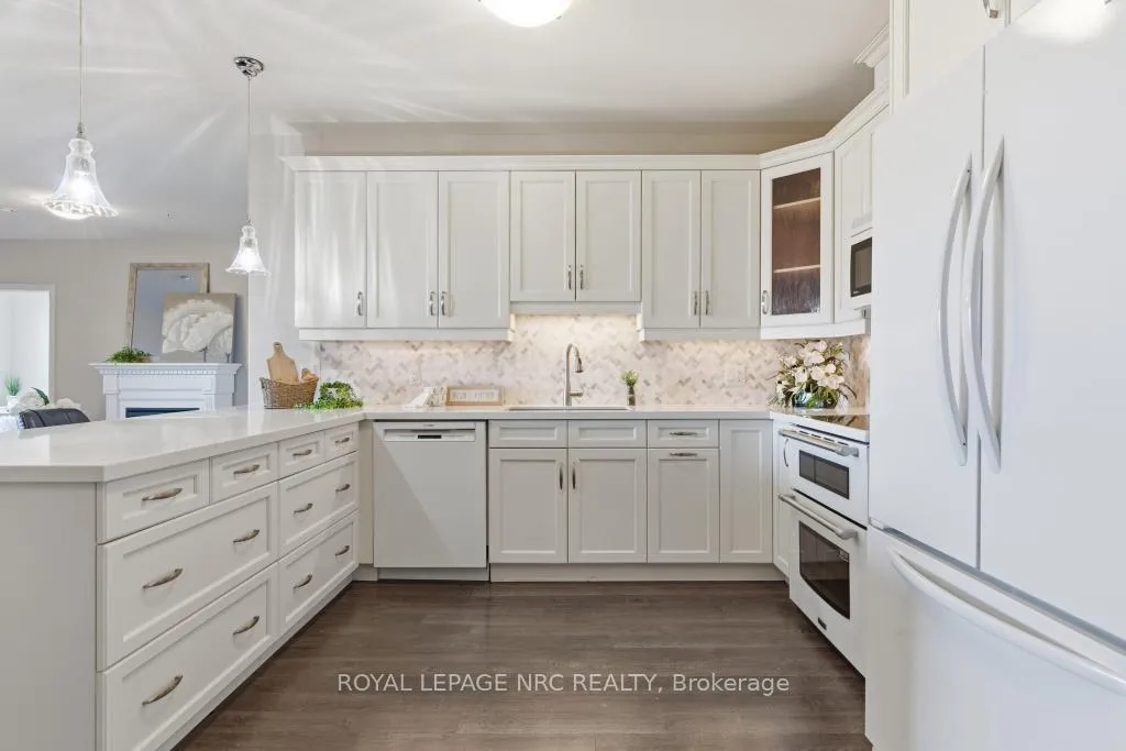 Photo 6 of Unit 401, 379 Scott Street, St. Catharines, Vine/Linwell — HOMEH