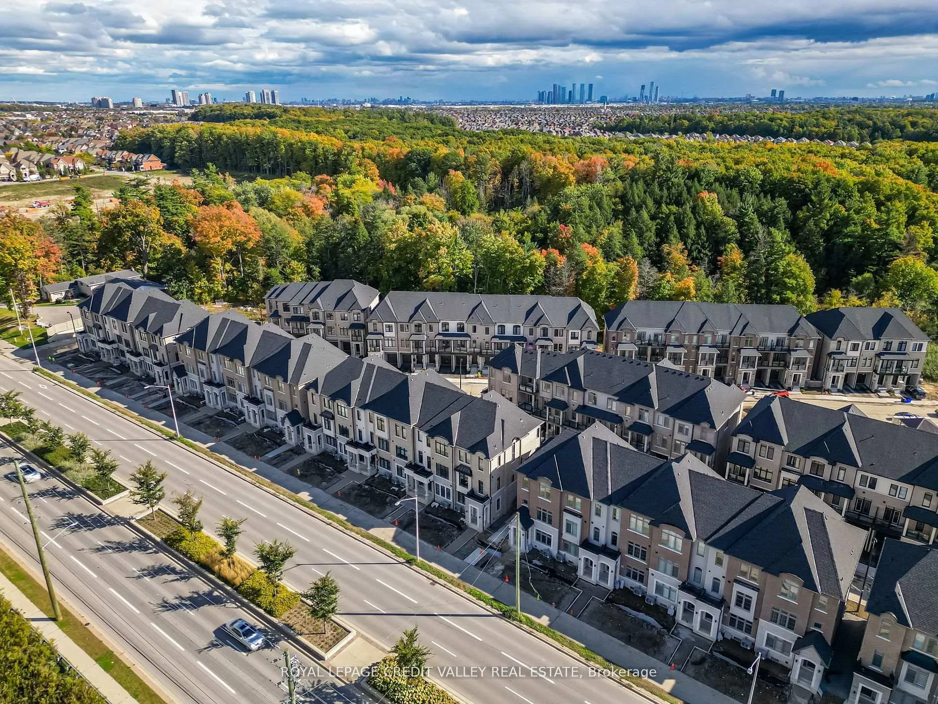 Photo 2 of 99 Archambault Way, Vaughan, Vellore Village — HOMEH