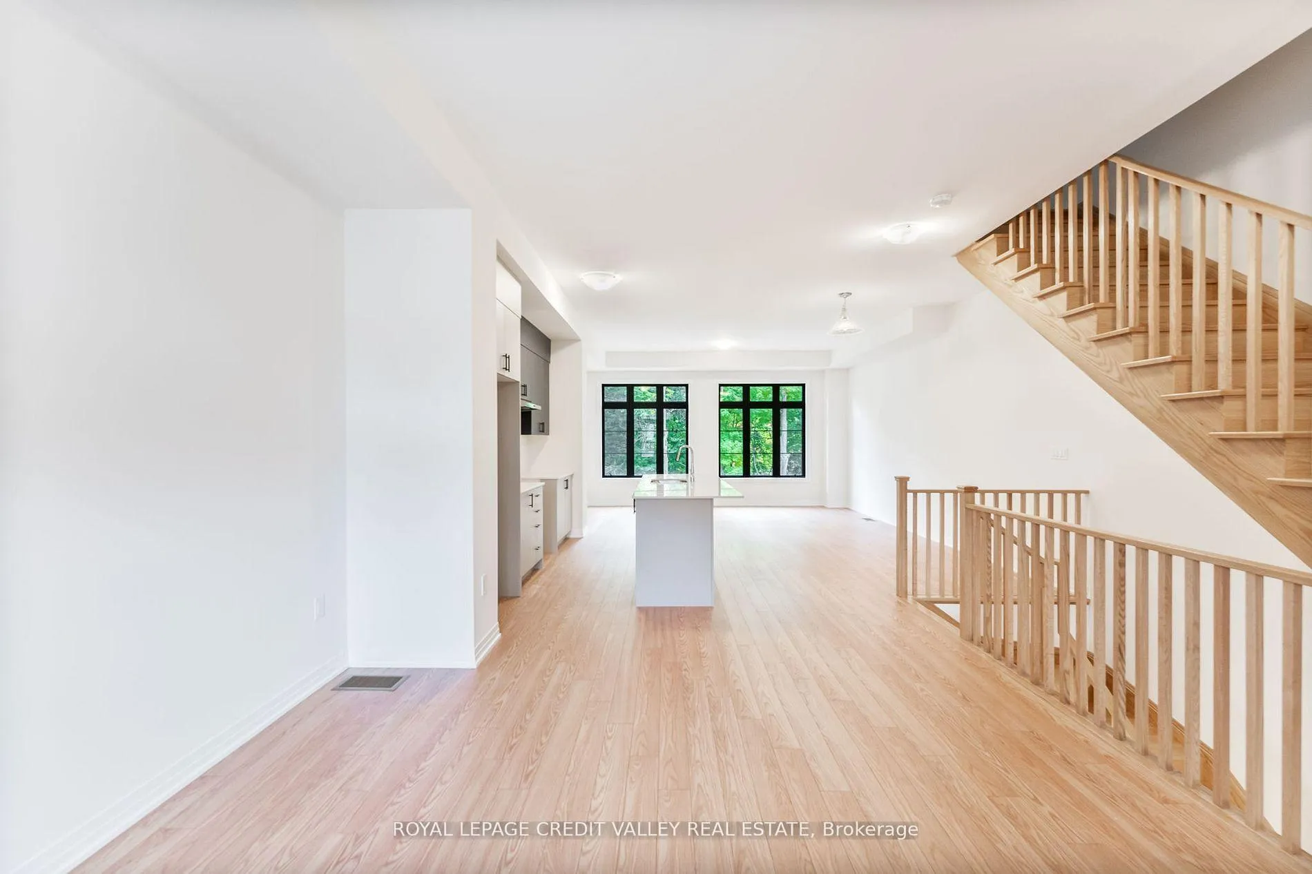 Photo 10 of 99 Archambault Way, Vaughan, Vellore Village — HOMEH