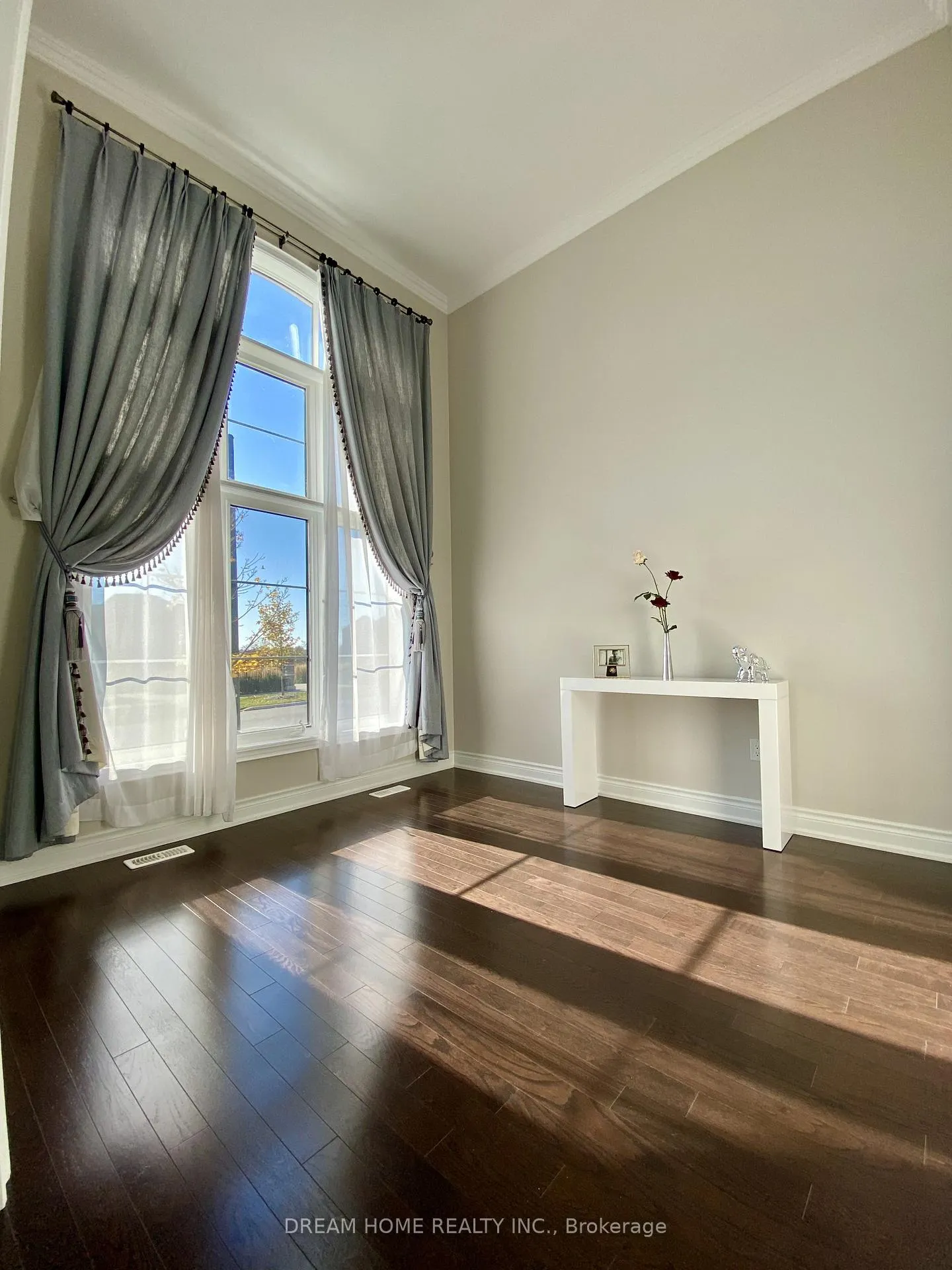 Photo 2 of 28 Larkin Avenue, King, Nobleton — HOMEH