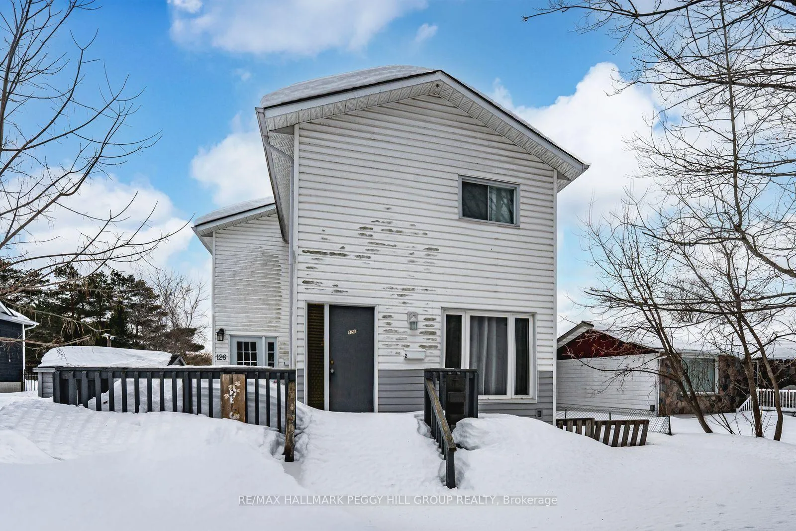 Front of Unit 2, 126 Robert Street E