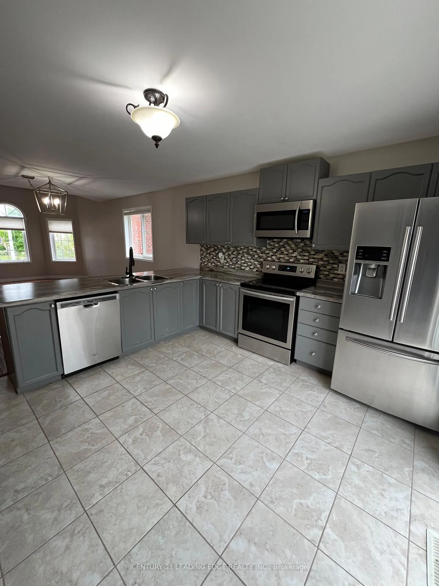 Photo 2 of Unit Upper, 23 Dunsmore Lane, Barrie, Georgian Drive — HOMEH