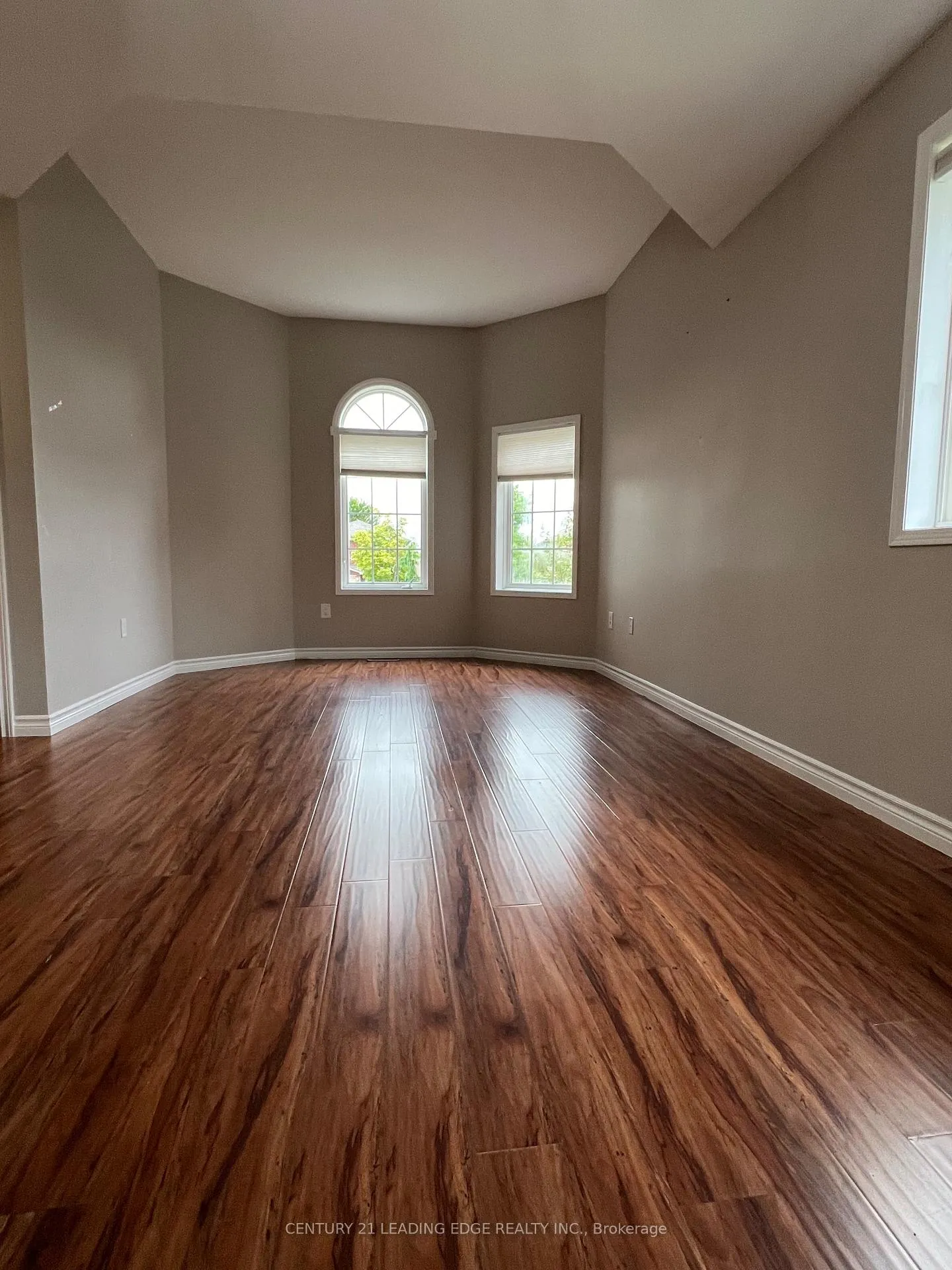 Photo 7 of Unit Upper, 23 Dunsmore Lane, Barrie, Georgian Drive — HOMEH