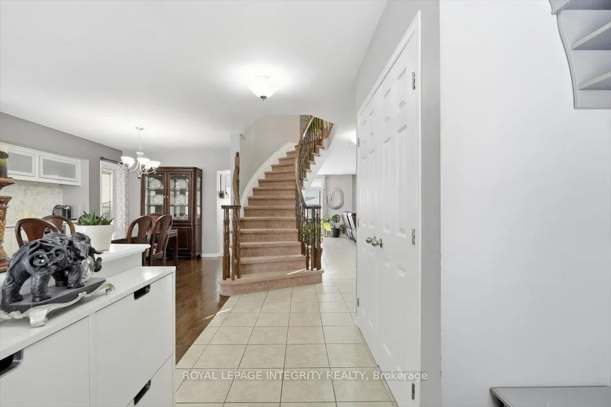 Photo 7 of 1110 Luesby Crescent, Ottawa, Fallingbrook/Gardenway South — HOMEH