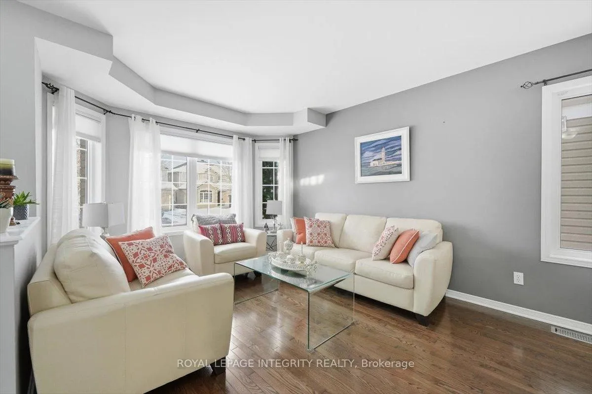 Photo 8 of 1110 Luesby Crescent, Ottawa, Fallingbrook/Gardenway South — HOMEH
