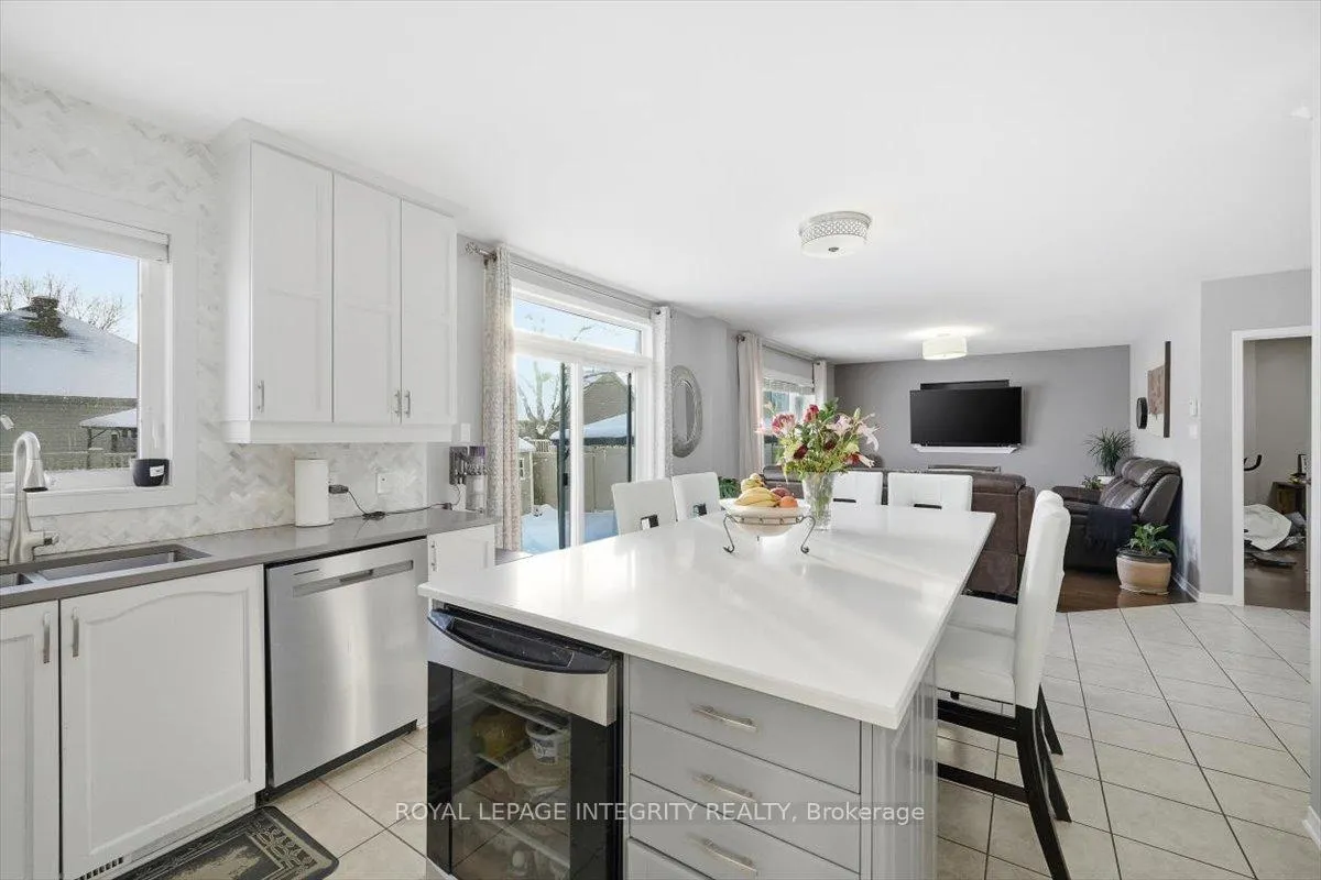 Photo 17 of 1110 Luesby Crescent, Ottawa, Fallingbrook/Gardenway South — HOMEH