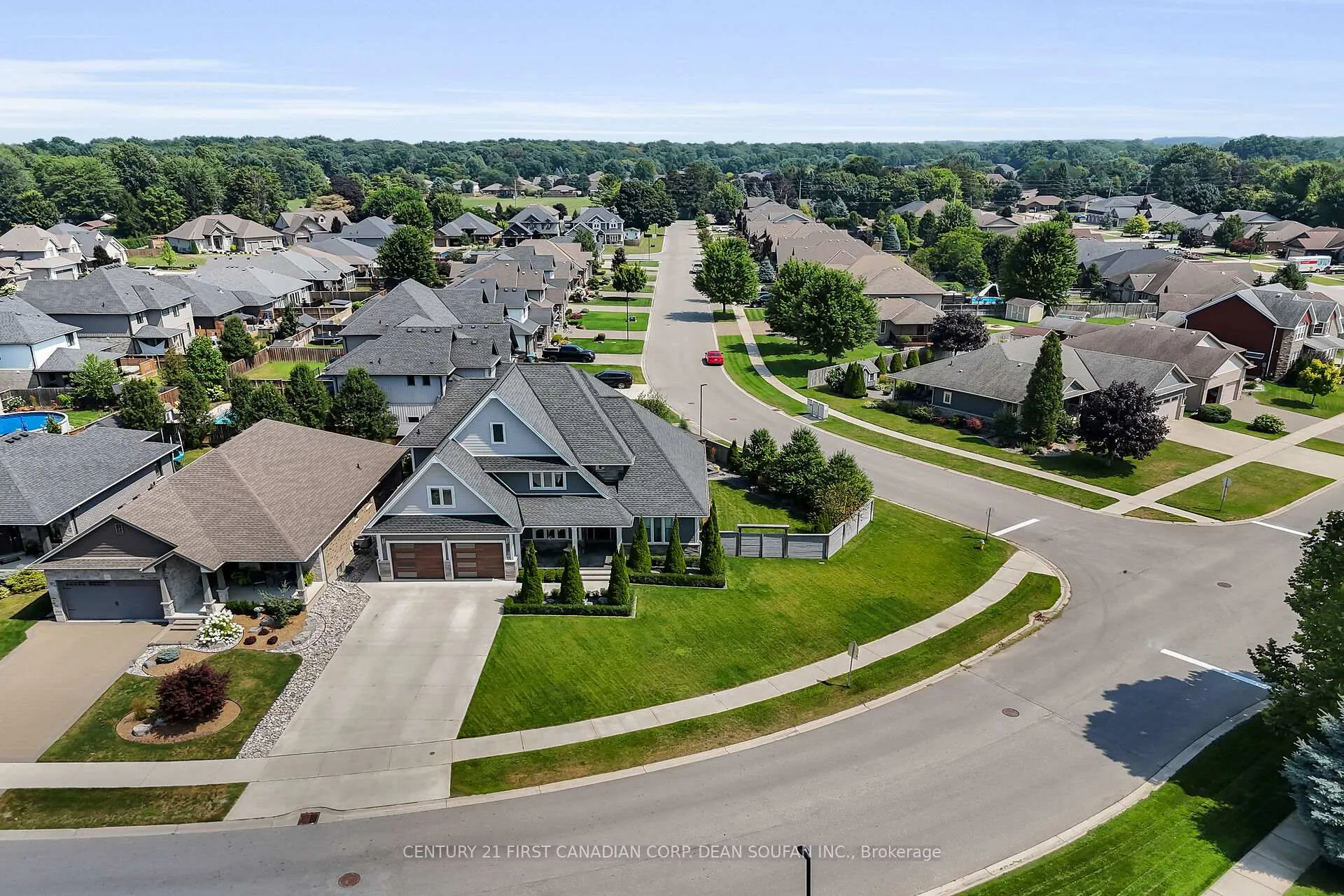 Photo 4 of 405 Darcy Drive, Strathroy-Caradoc, NE — HOMEH