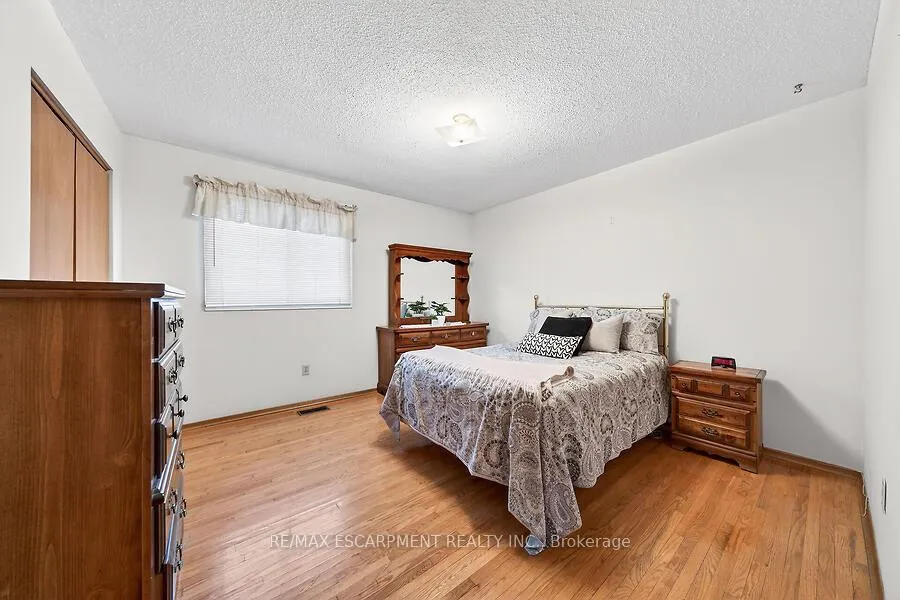 Photo 14 of 66 Highridge Avenue, Hamilton, Riverdale — HOMEH