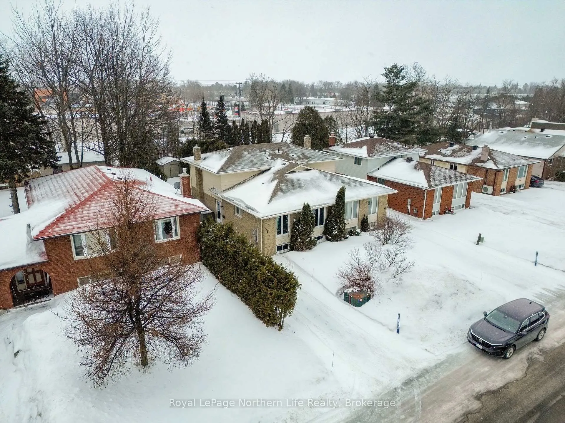 Photo 2 of 38 Oakdale Road, North Bay, College Heights — HOMEH