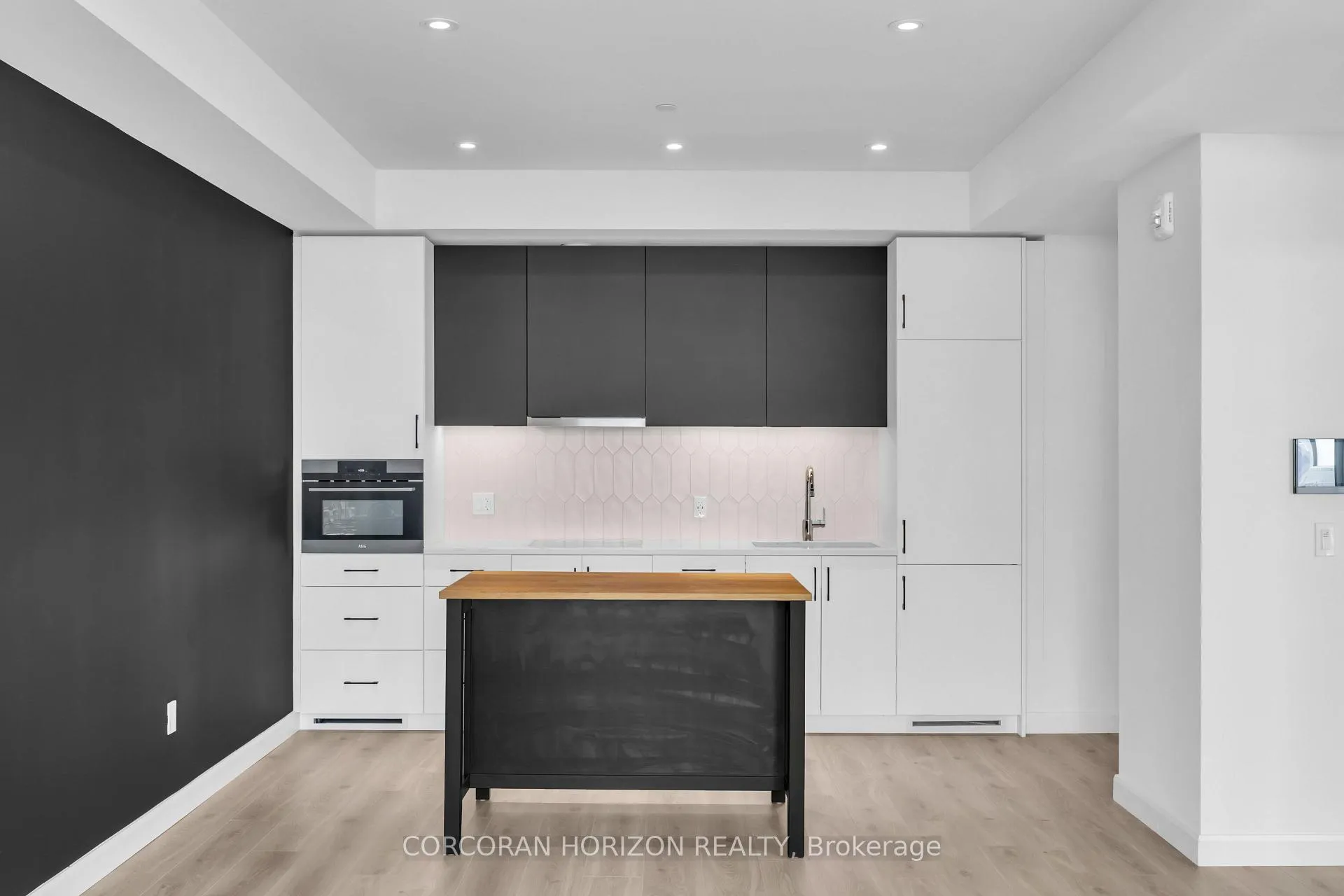 Front of Unit 1708, 741 King Street W