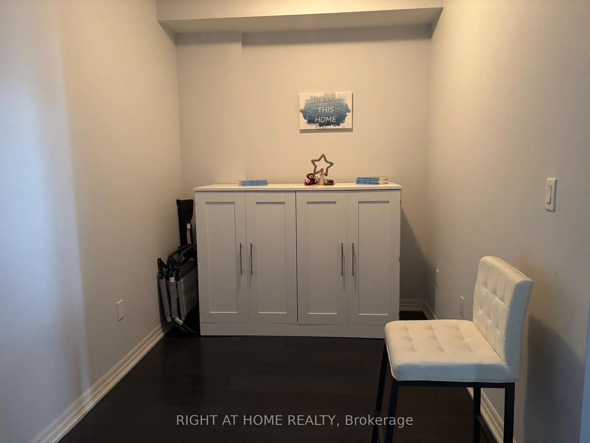 Photo 6 of Unit 404, 560 North Service Road, Grimsby, Grimsby Beach — HOMEH