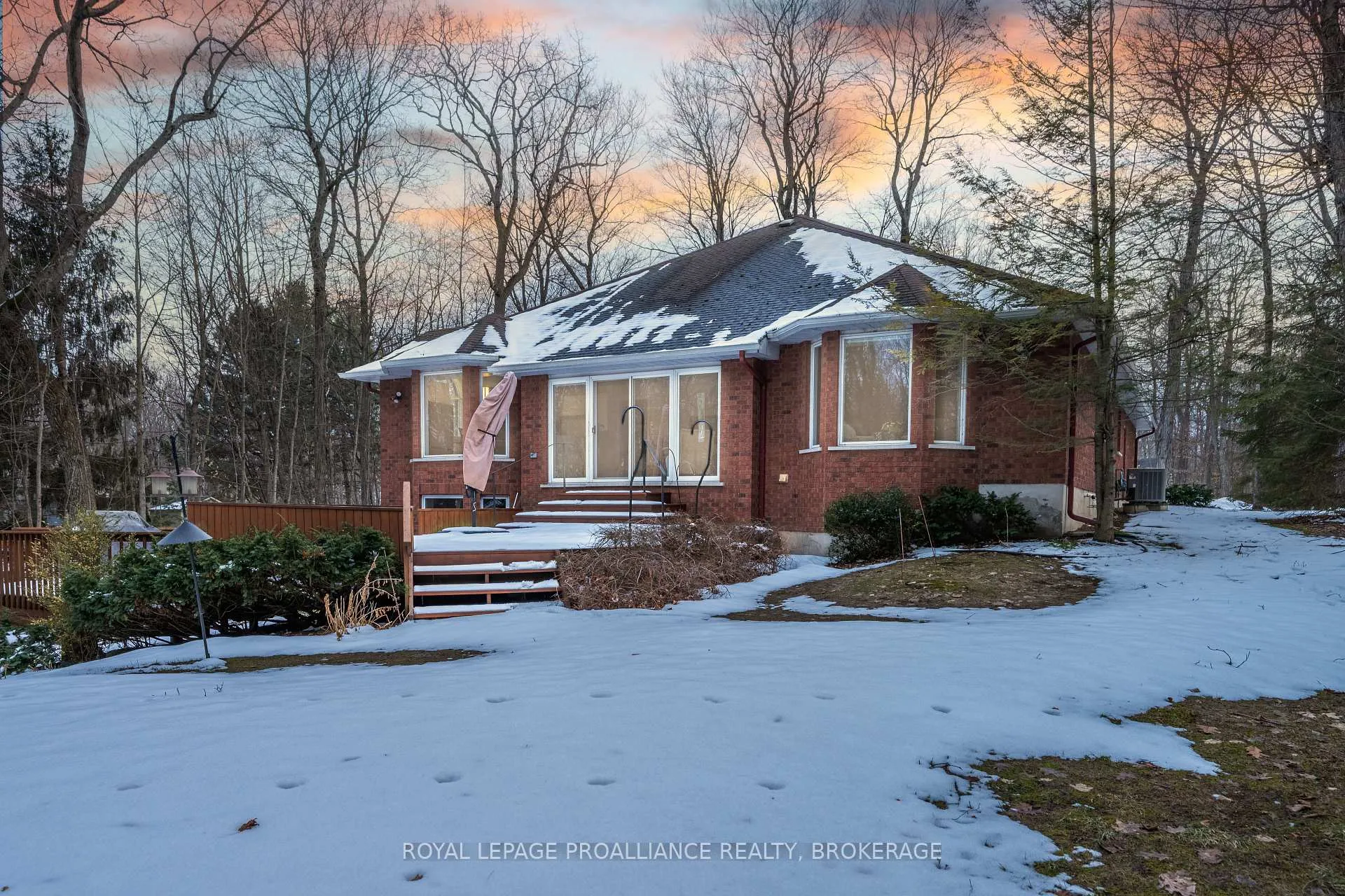 Photo 39 of 2 Riverside Drive, Kingston, Kingston East (incl CFB Kingston) — HOMEH