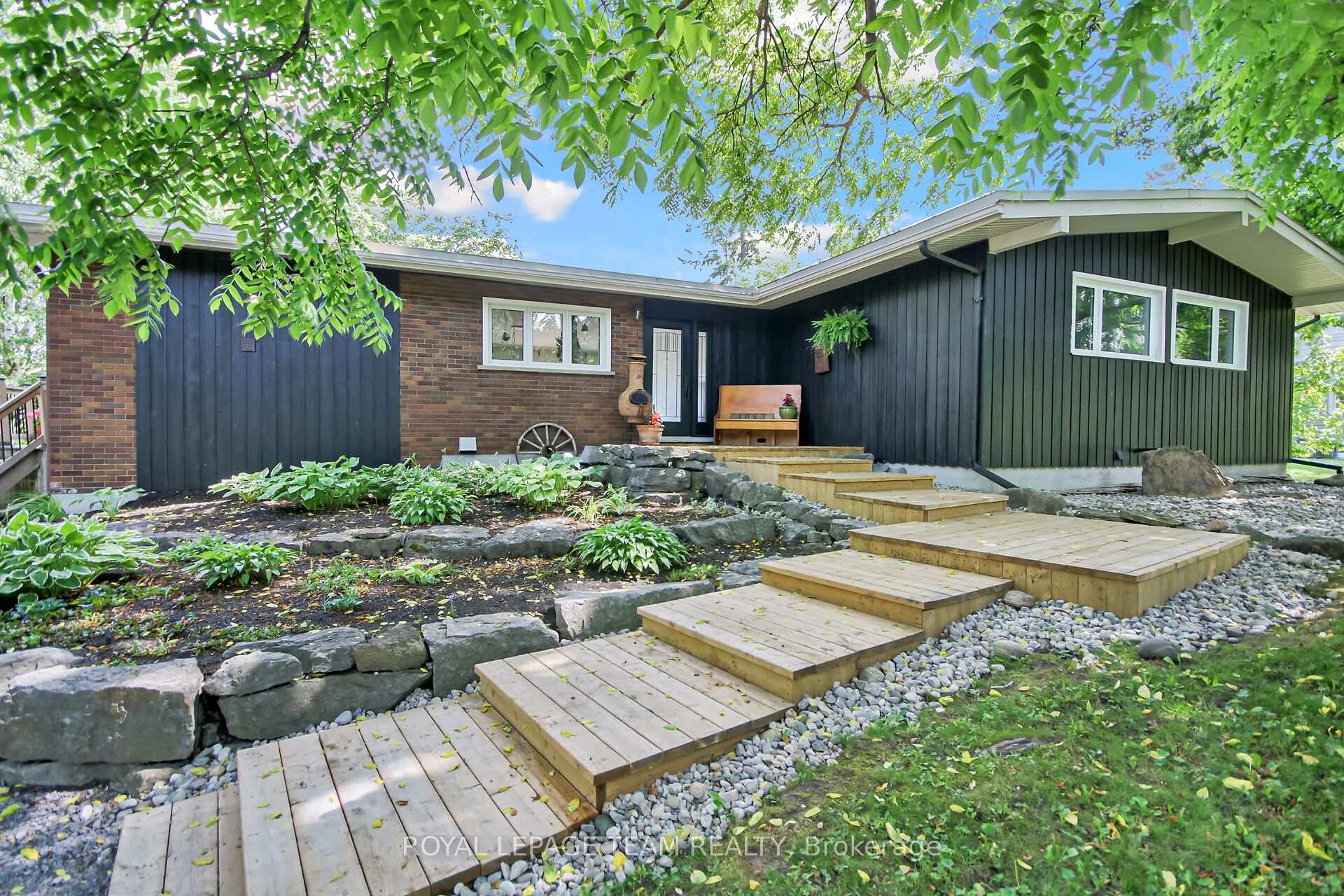 Photo 1 of 1063 Island View Drive, Ottawa, Manotick South to Roger Stevens — HOMEH