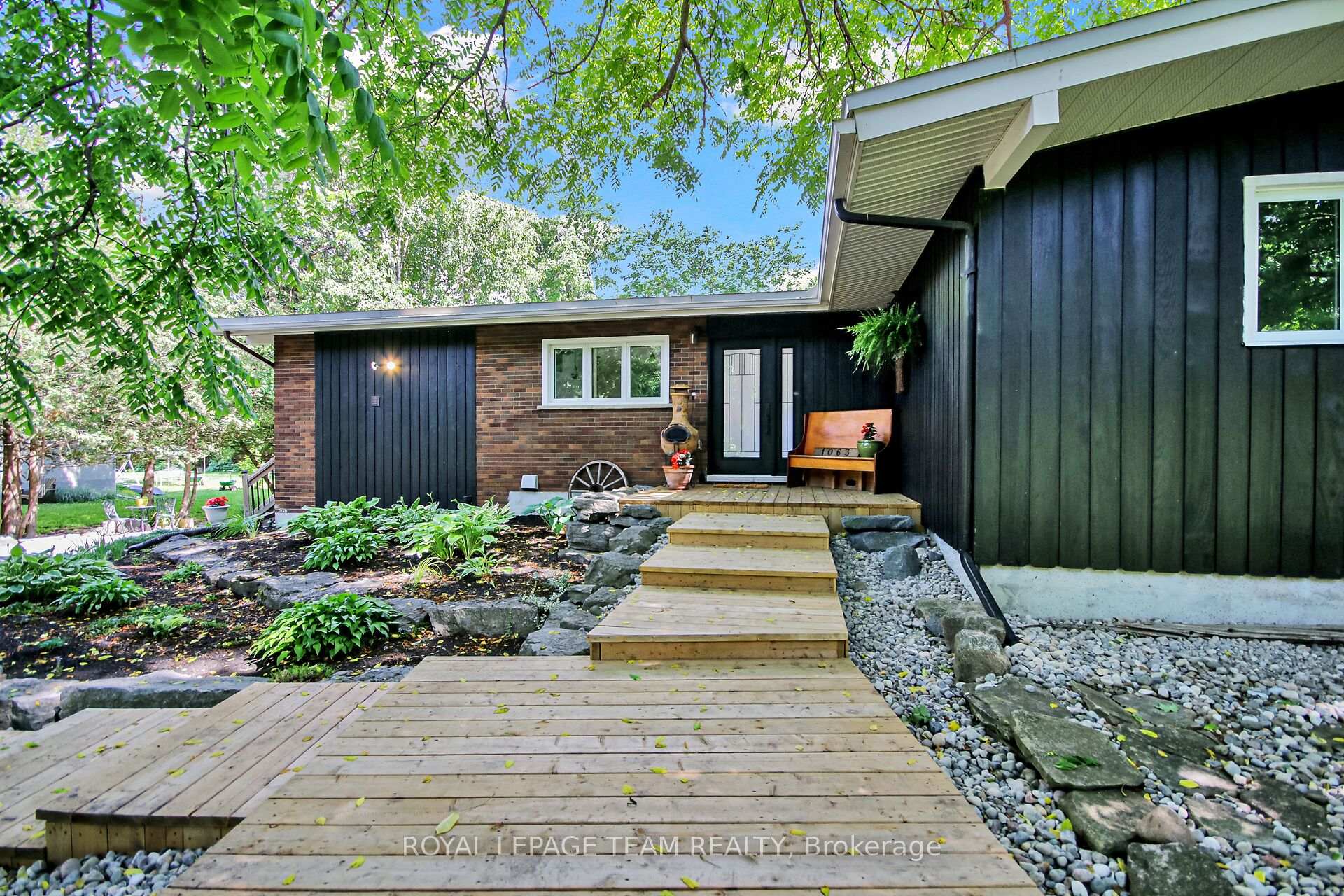 Photo 2 of 1063 Island View Drive, Ottawa, Manotick South to Roger Stevens — HOMEH