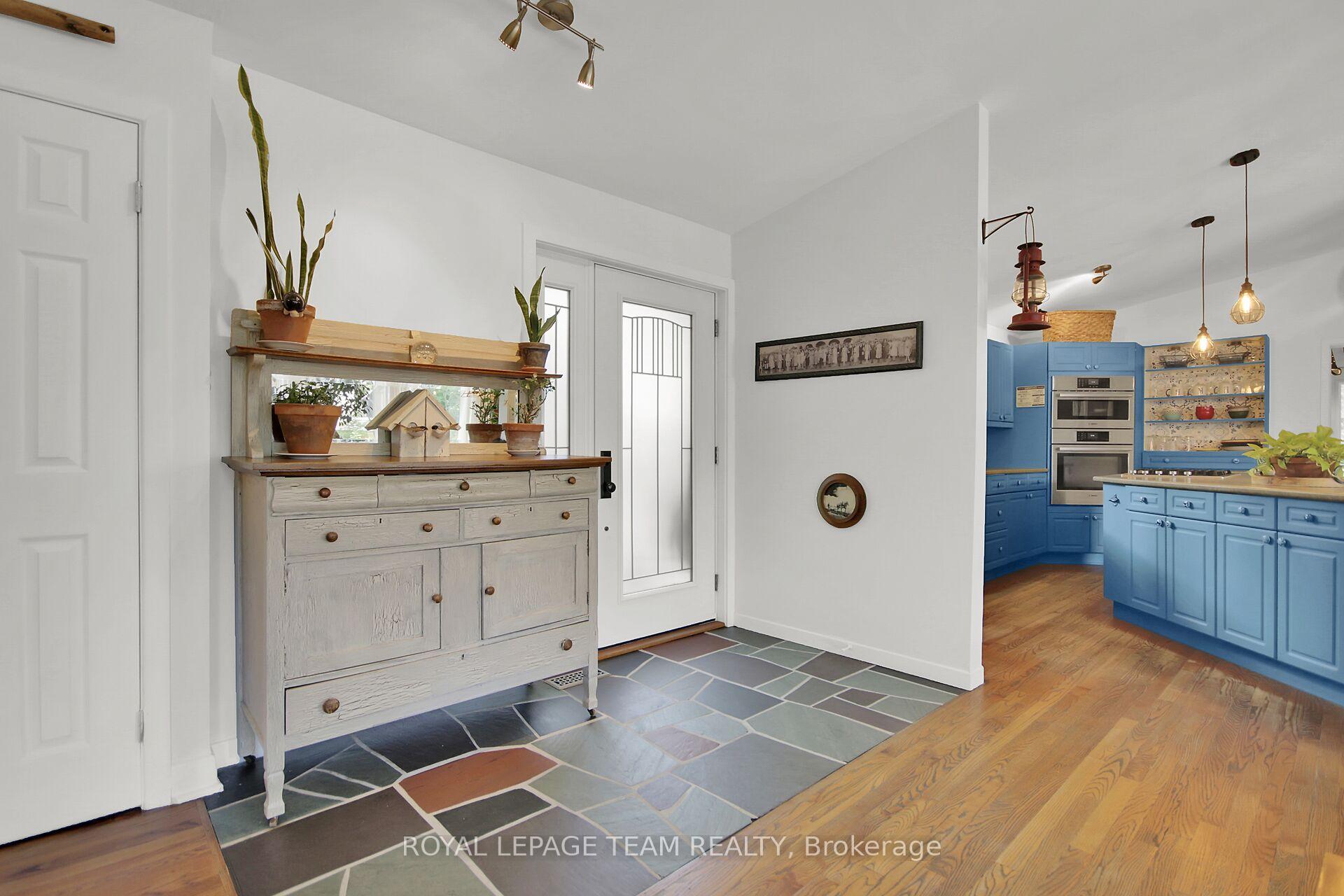 Photo 5 of 1063 Island View Drive, Ottawa, Manotick South to Roger Stevens — HOMEH