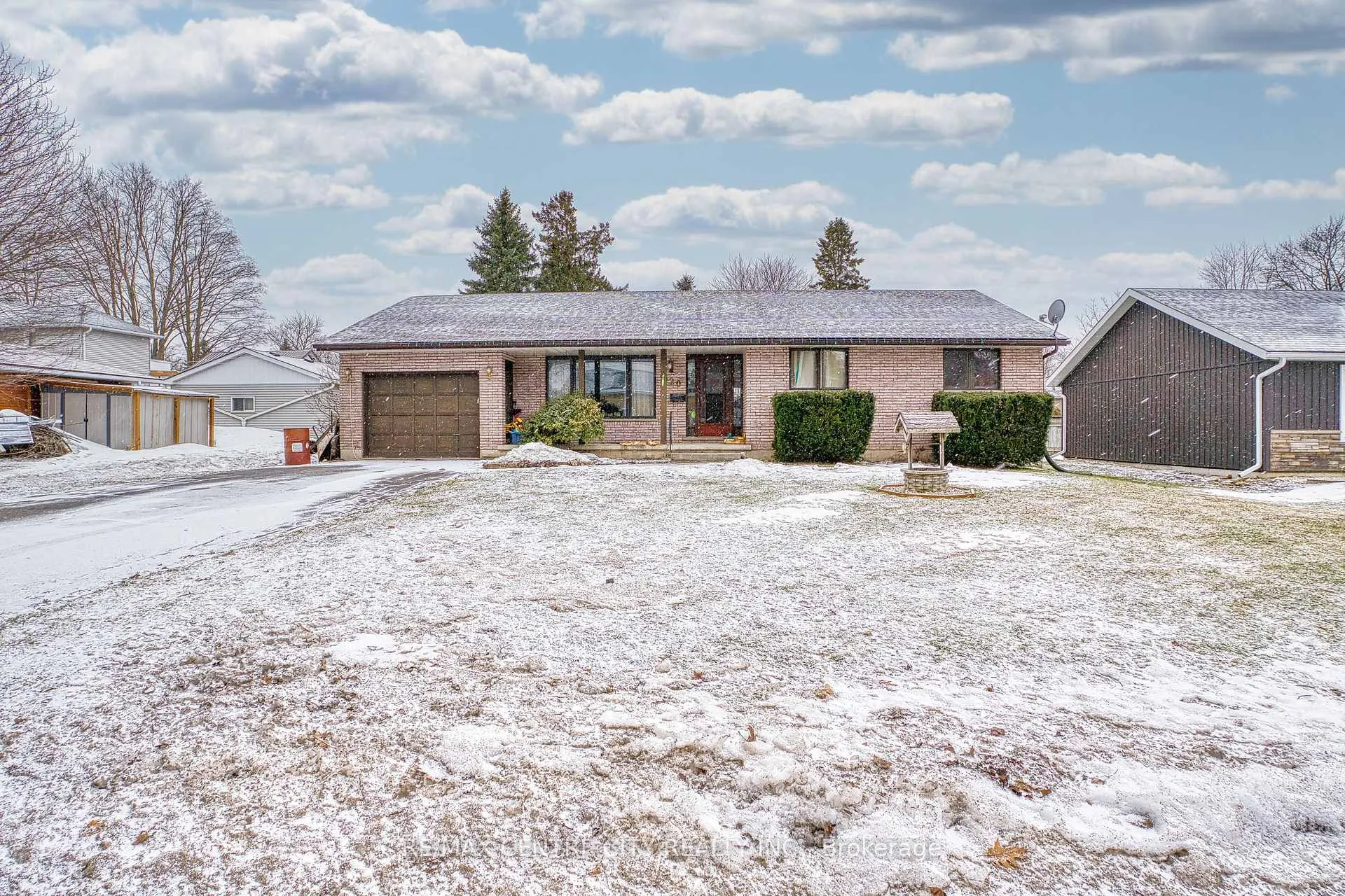 Photo 1 of 520 Victoria Street, Minto — HOMEH
