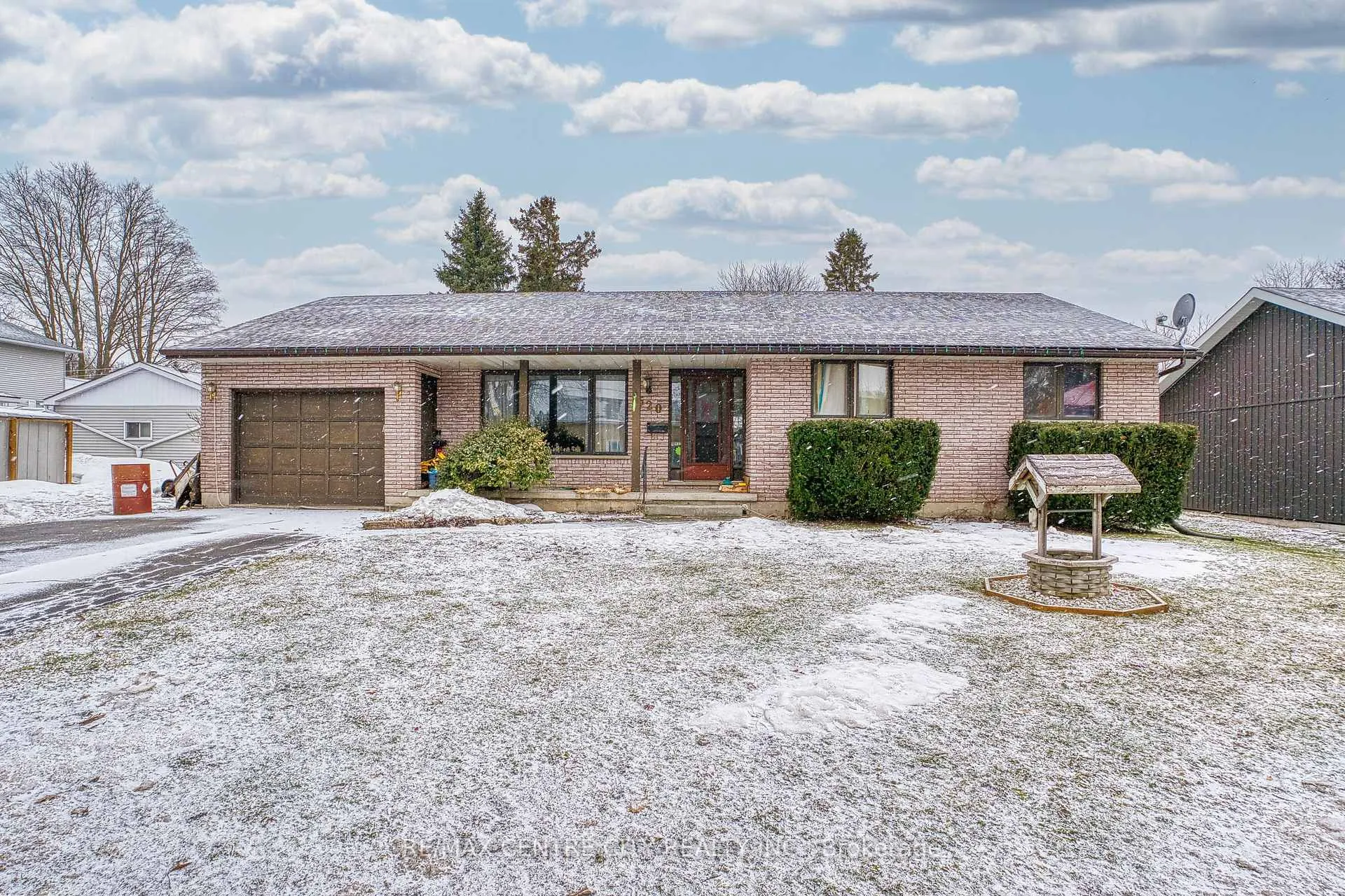 Photo 2 of 520 Victoria Street, Minto — HOMEH