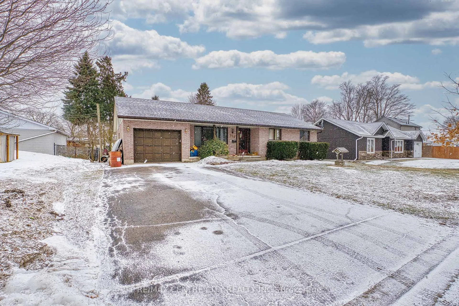 Photo 3 of 520 Victoria Street, Minto — HOMEH