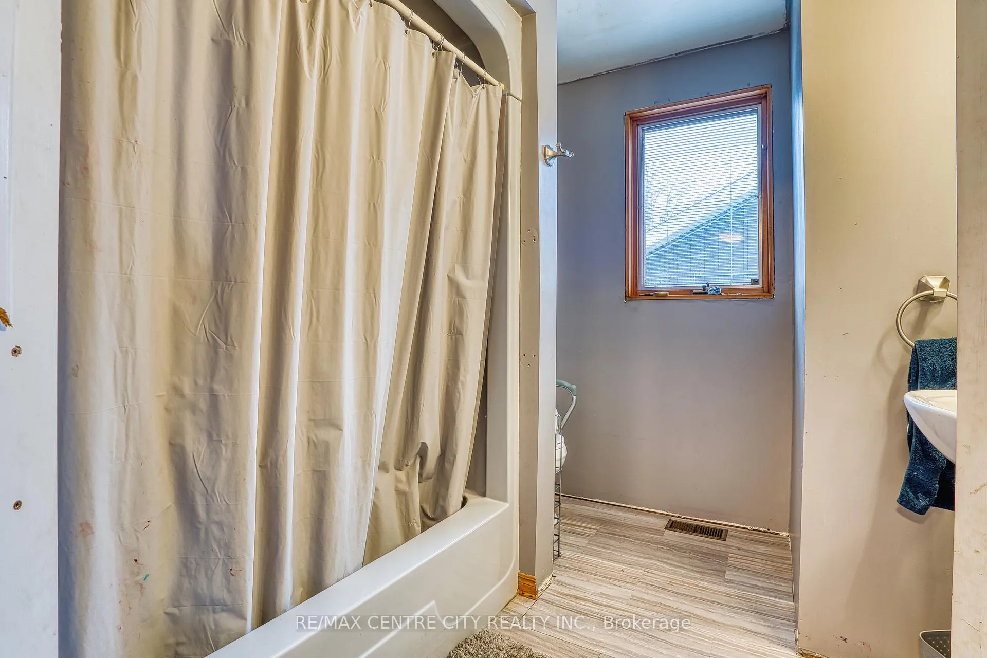 Photo 12 of 520 Victoria Street, Minto — HOMEH