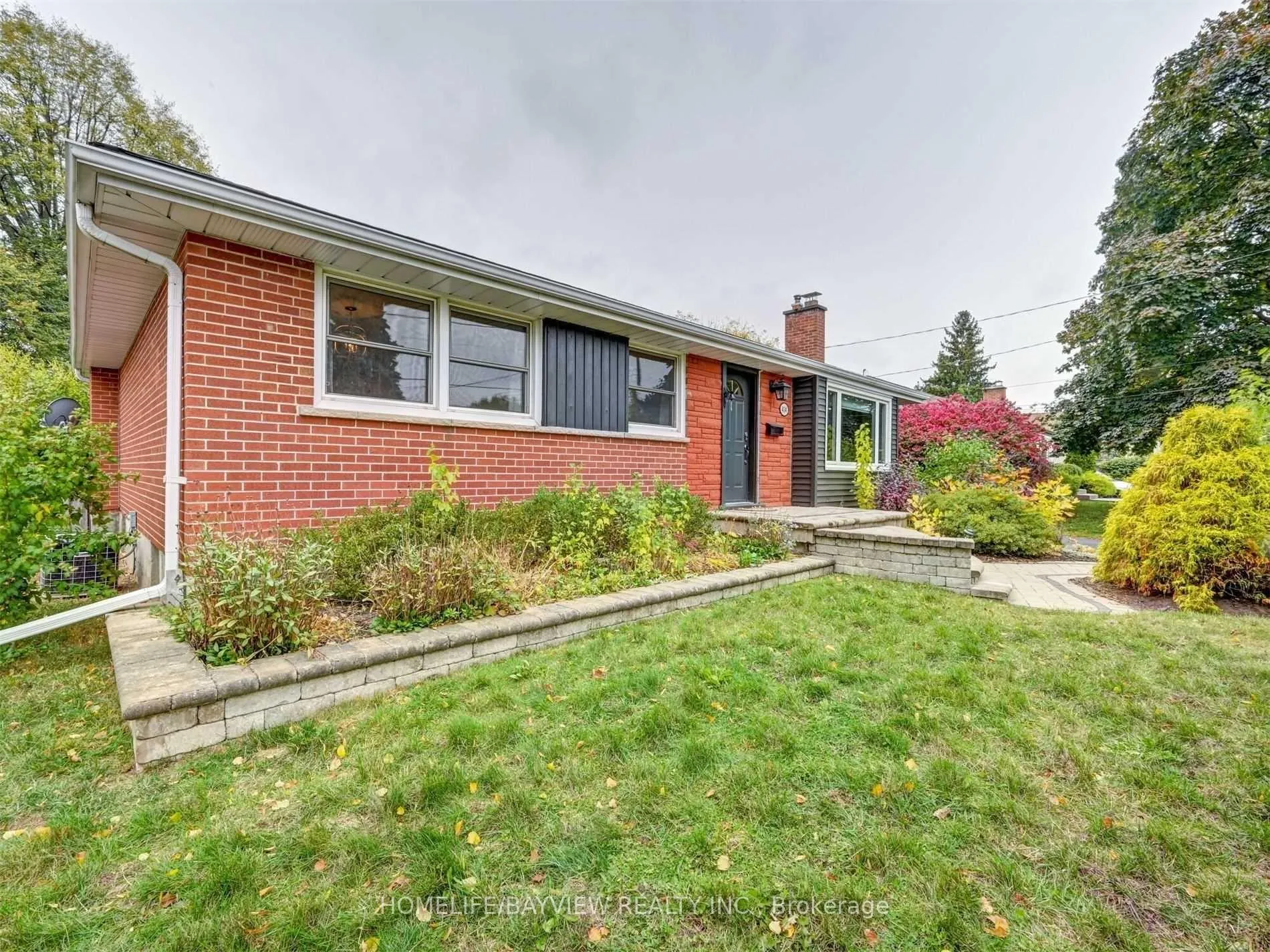 Photo 2 of 414 Dorchester Crescent, Burlington, LaSalle — HOMEH