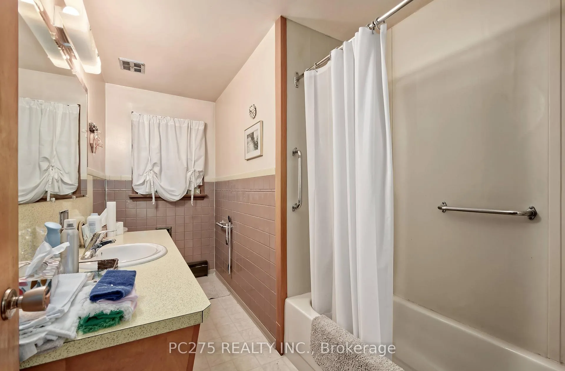 Photo 16 of 6256 Egremont Road, Warwick, Watford — HOMEH