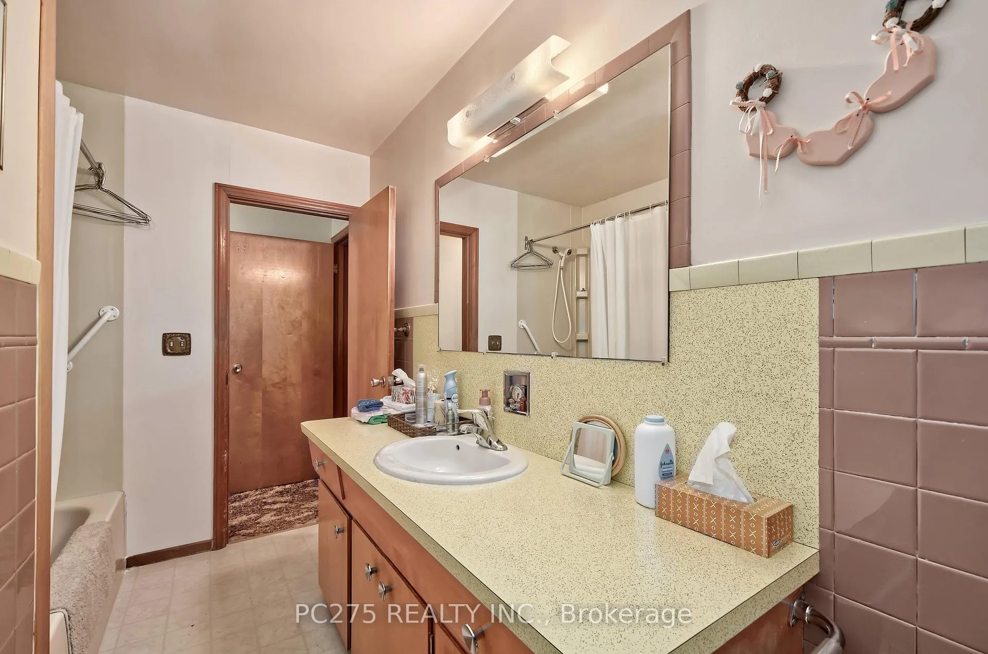 Photo 17 of 6256 Egremont Road, Warwick, Watford — HOMEH
