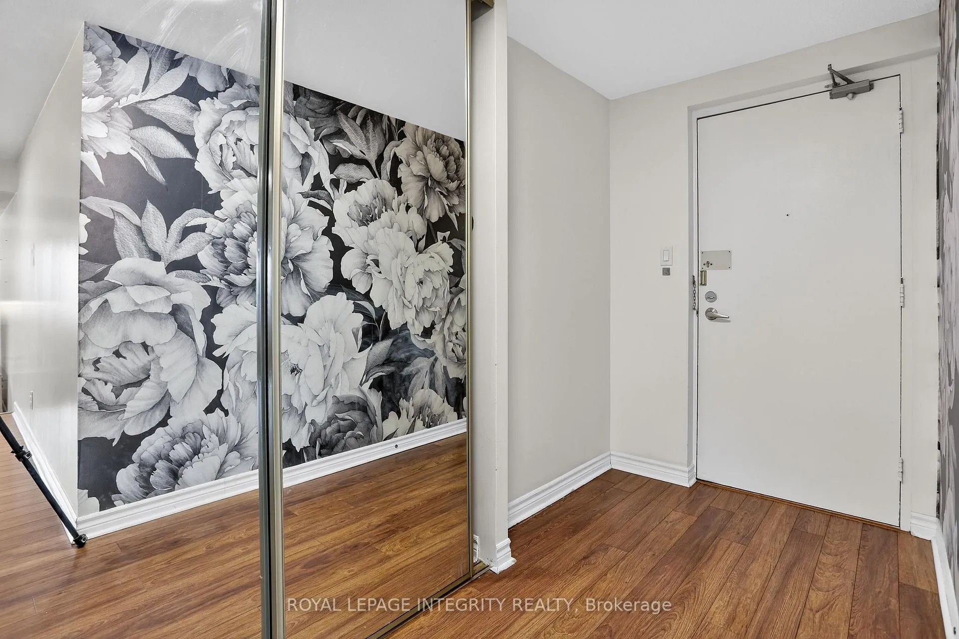 Photo 2 of Unit 605, 1599 Lassiter Terrace, Ottawa, Beaconwood — HOMEH