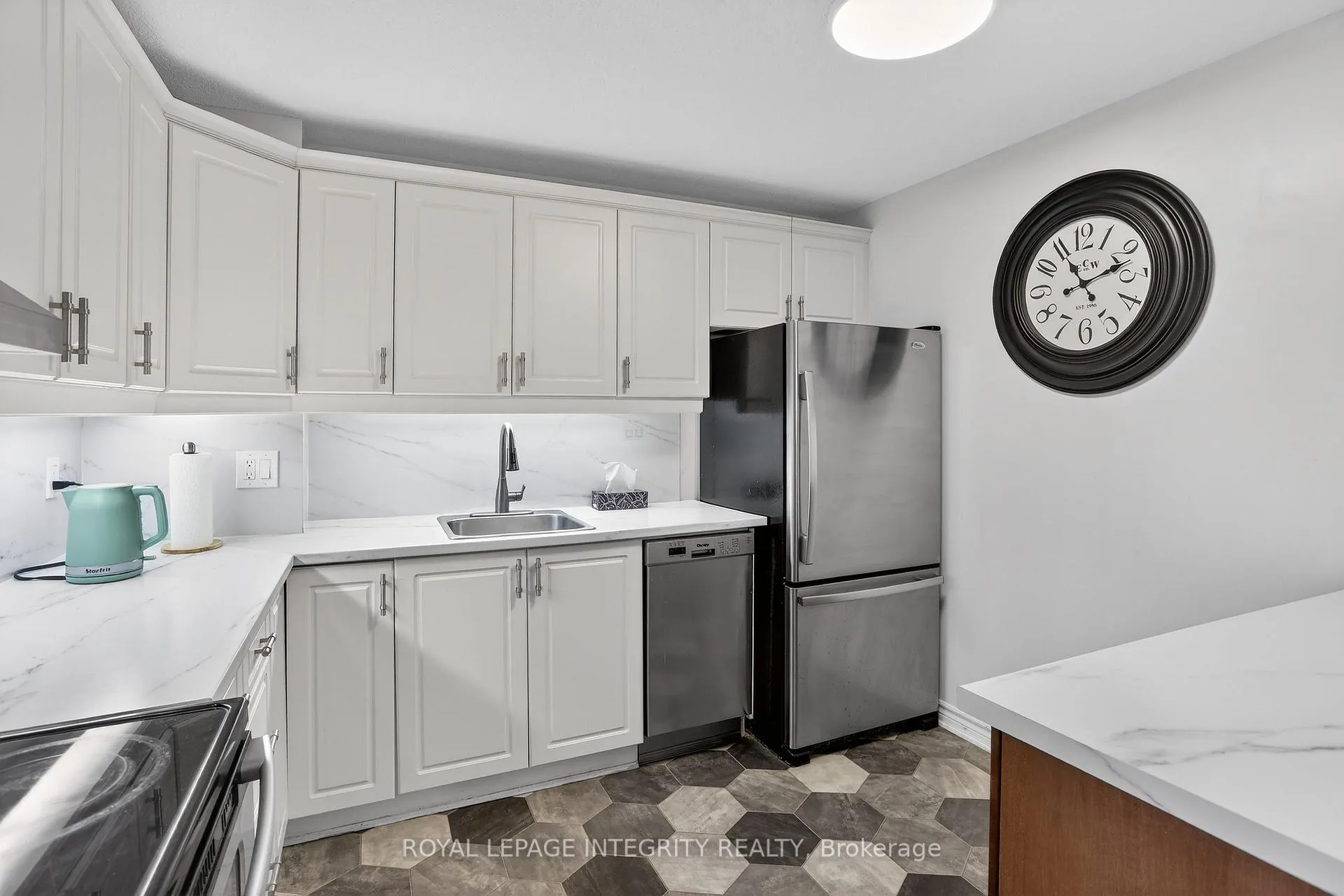 Photo 10 of Unit 605, 1599 Lassiter Terrace, Ottawa, Beaconwood — HOMEH