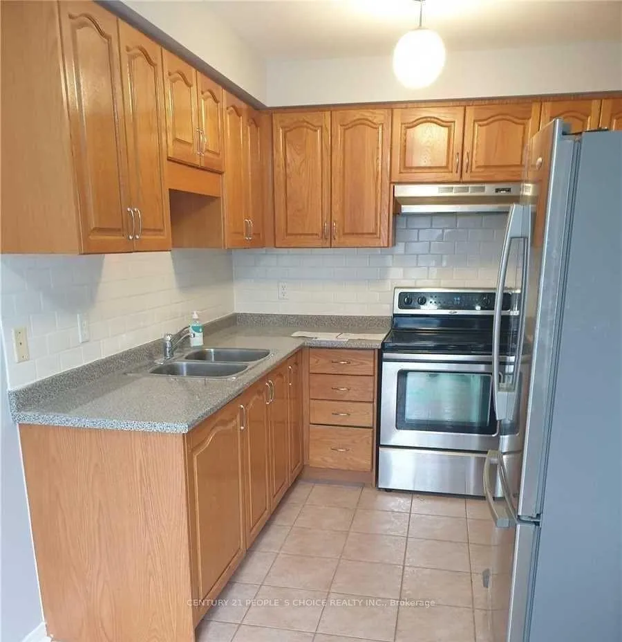 Photo 2 of 11 Canoe Glide Lane, Brampton, Sandringham-Wellington — HOMEH