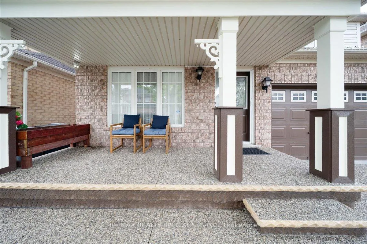 Photo 3 of 28 Redcastle Street, Brampton, Fletcher's Meadow — HOMEH