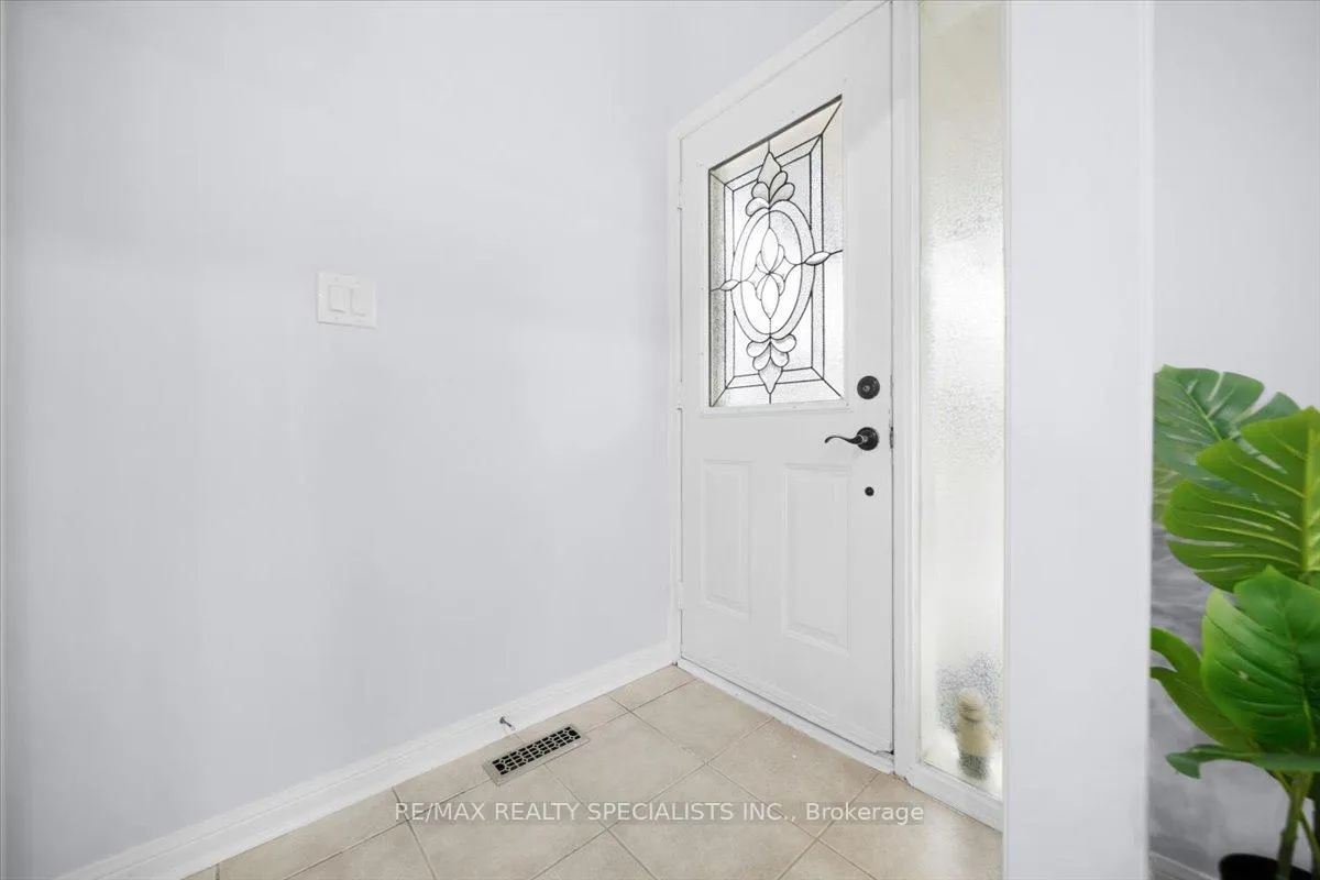 Photo 4 of 28 Redcastle Street, Brampton, Fletcher's Meadow — HOMEH