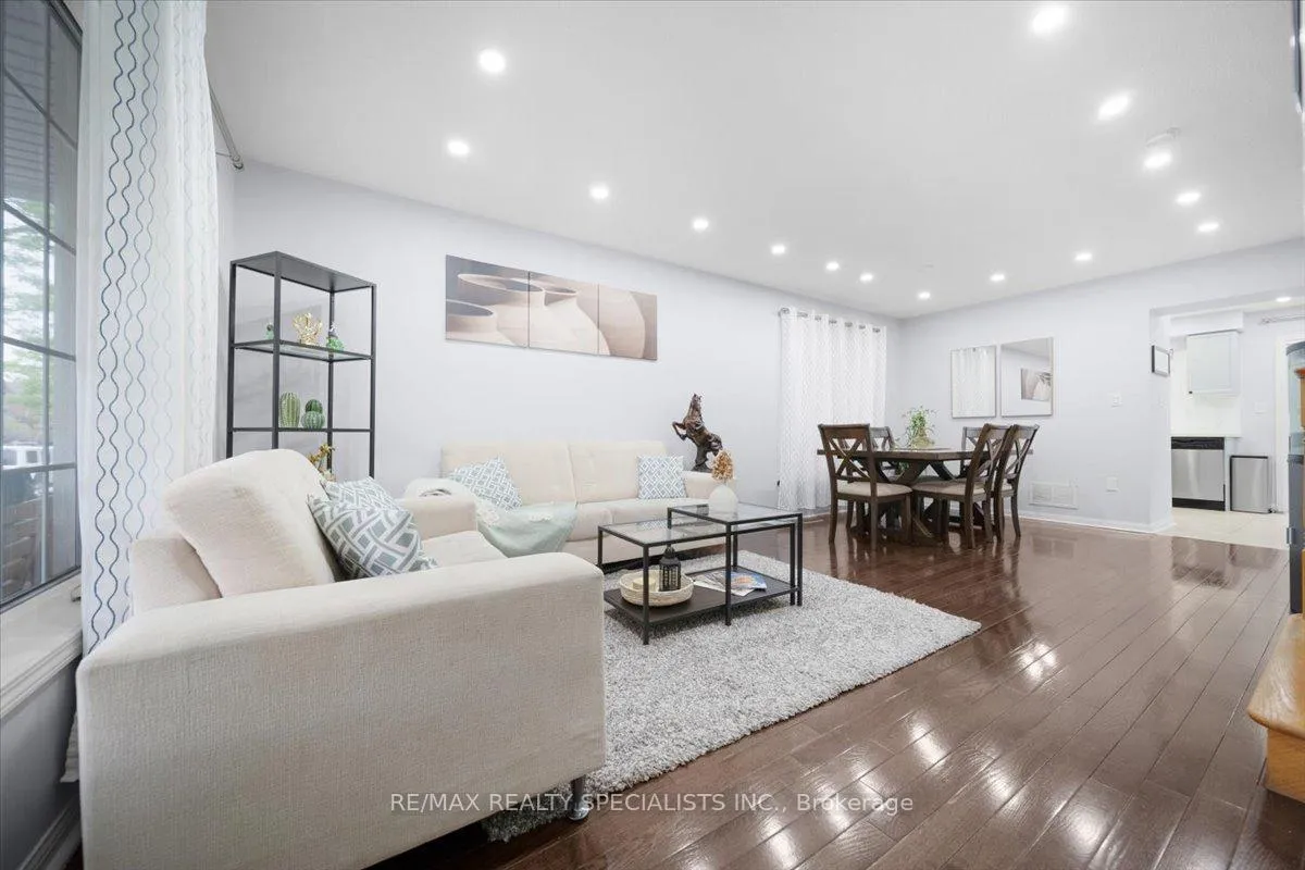Photo 5 of 28 Redcastle Street, Brampton, Fletcher's Meadow — HOMEH