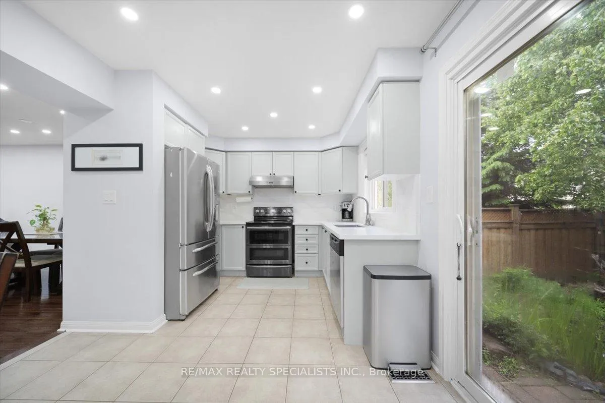 Photo 10 of 28 Redcastle Street, Brampton, Fletcher's Meadow — HOMEH
